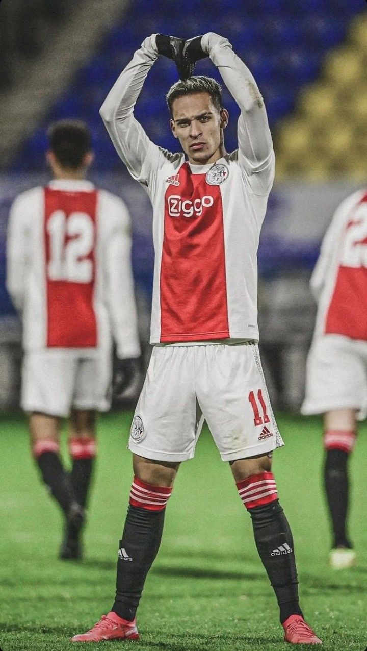 720x1276 Football Wallpaper Ajax Antony