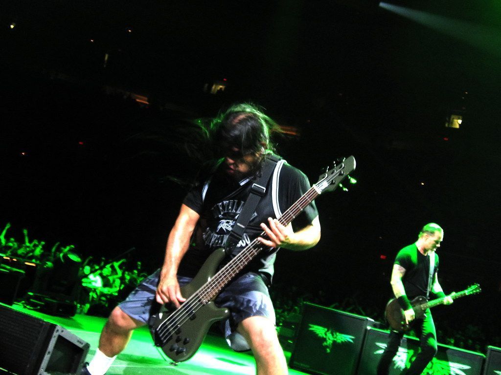 1024x768 James Hetfield and Robert Trujillo