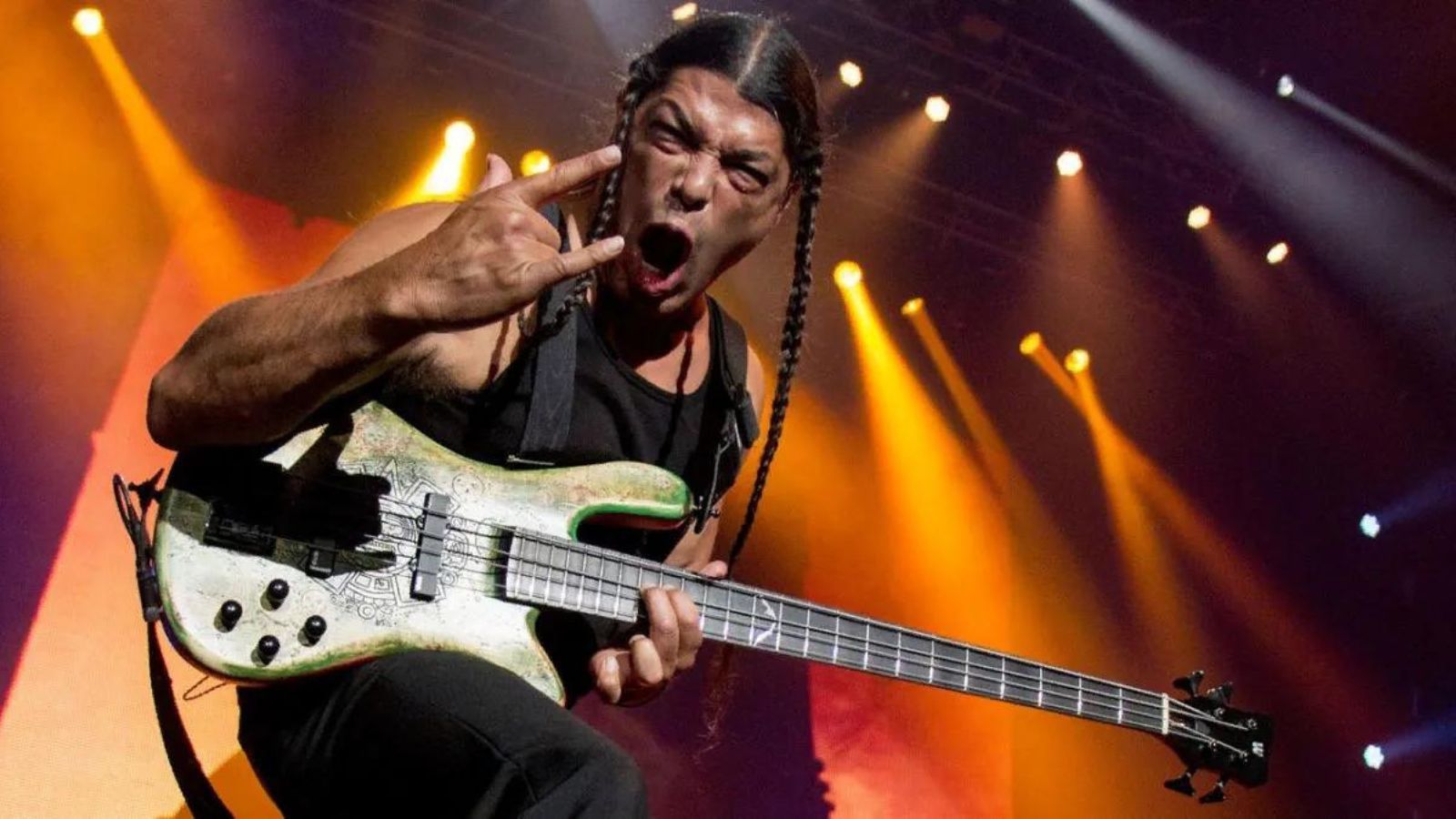 1600x900 Bass Players Always Seem to Get Along