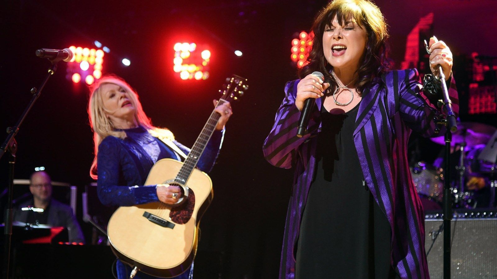 1600x900 Watch Ann & Nancy Wilson Play 'Crazy On