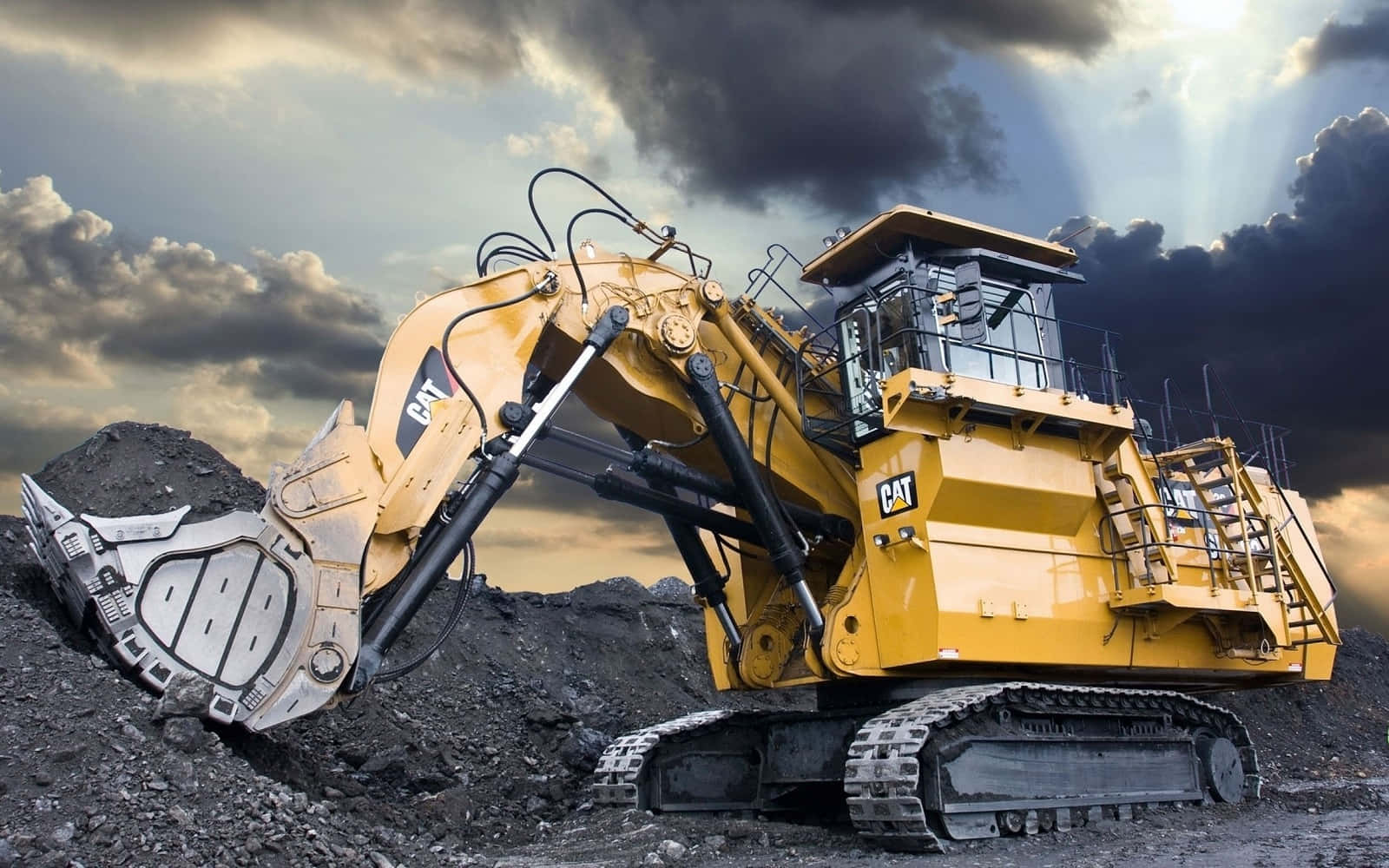 1600x1000 Excavator working at a mine site