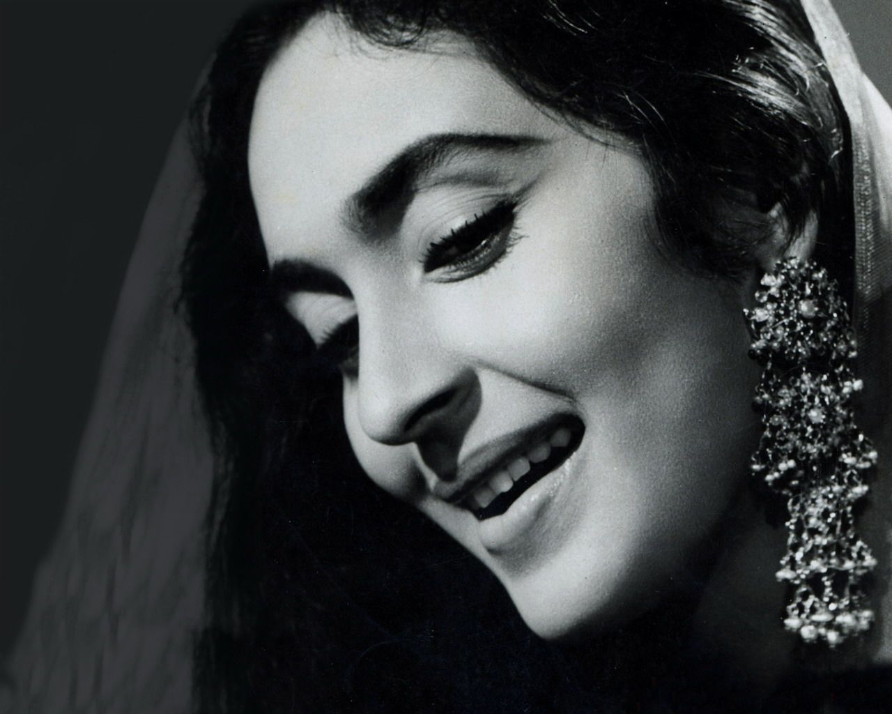 Nutan Wallpapers - Top Free Nutan Backgrounds - WallpaperAccess