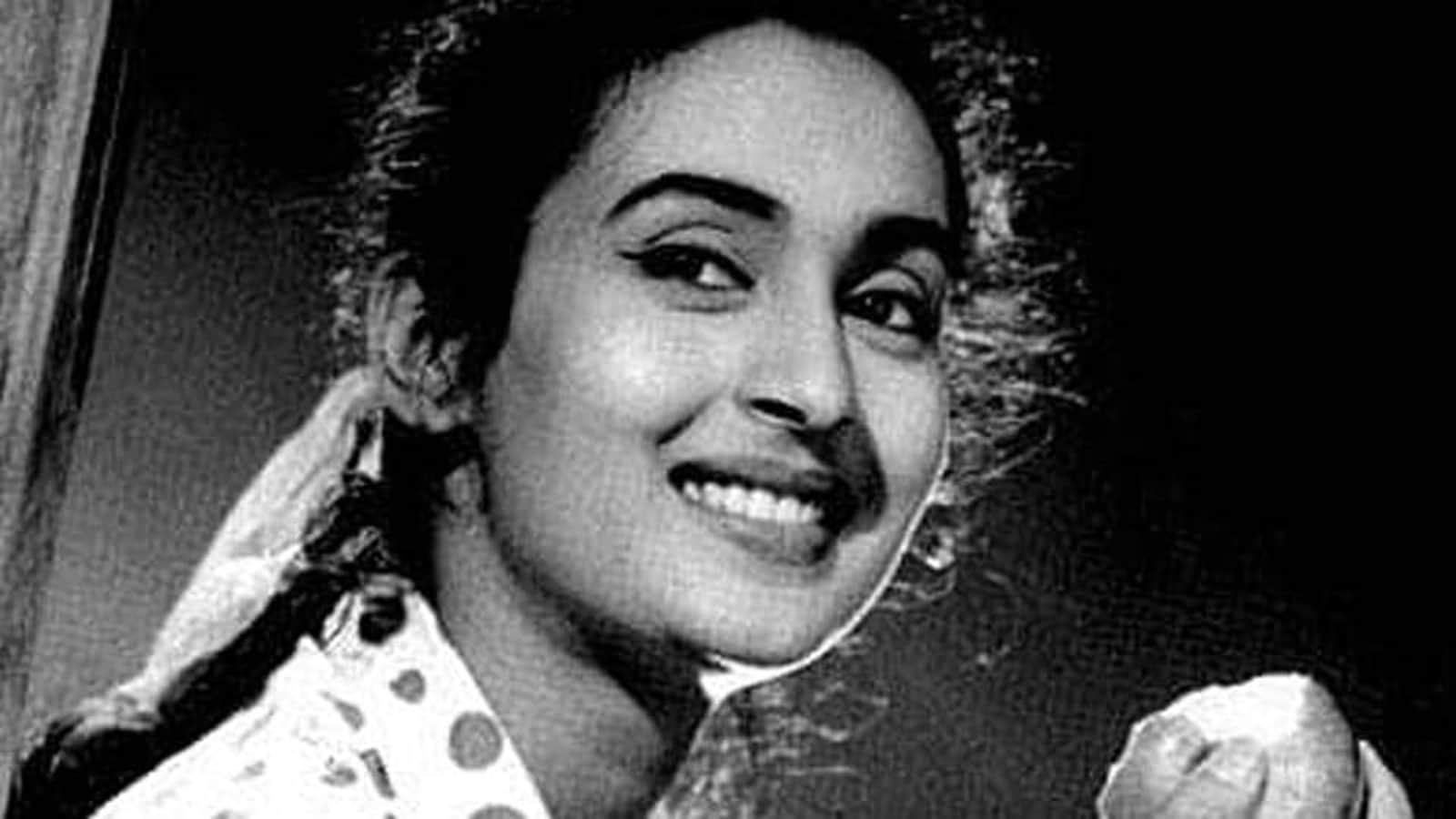 1600x900 ugly child', mother Shobhana comforted