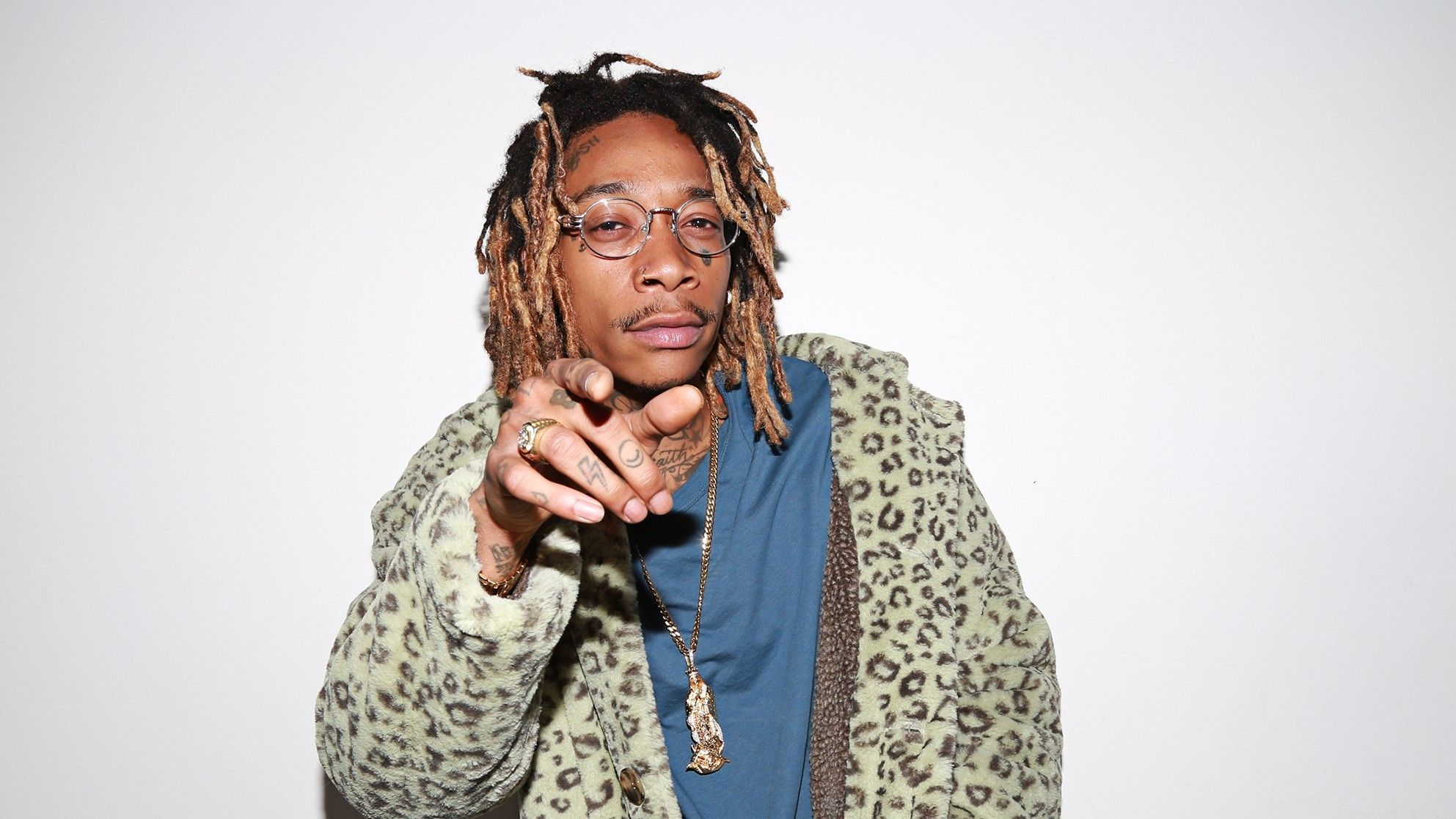 1985x1117 Hip Hop Artist Chic Wallpaper