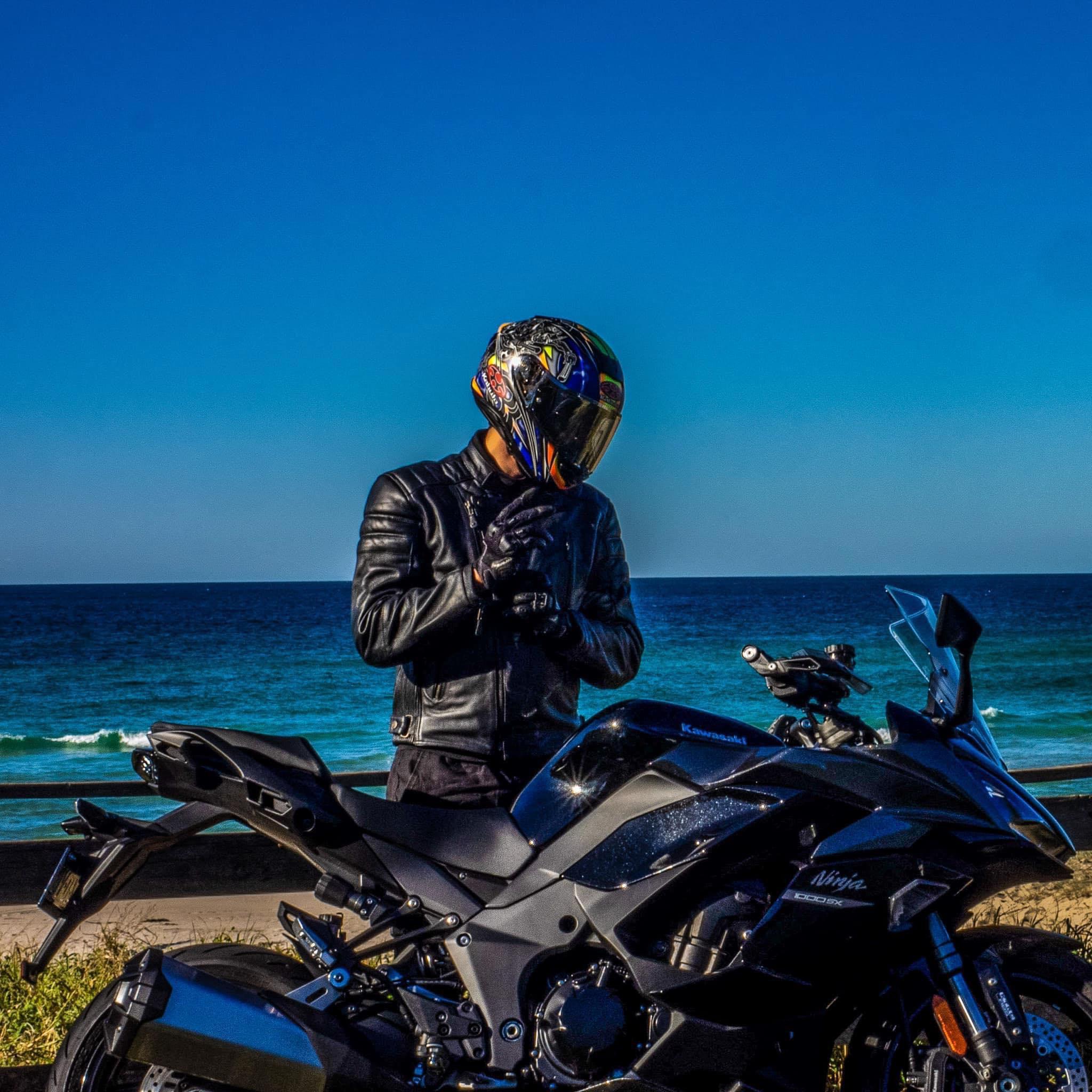 2048x2048 BMW GS 1250 and the Ninja 1000sx