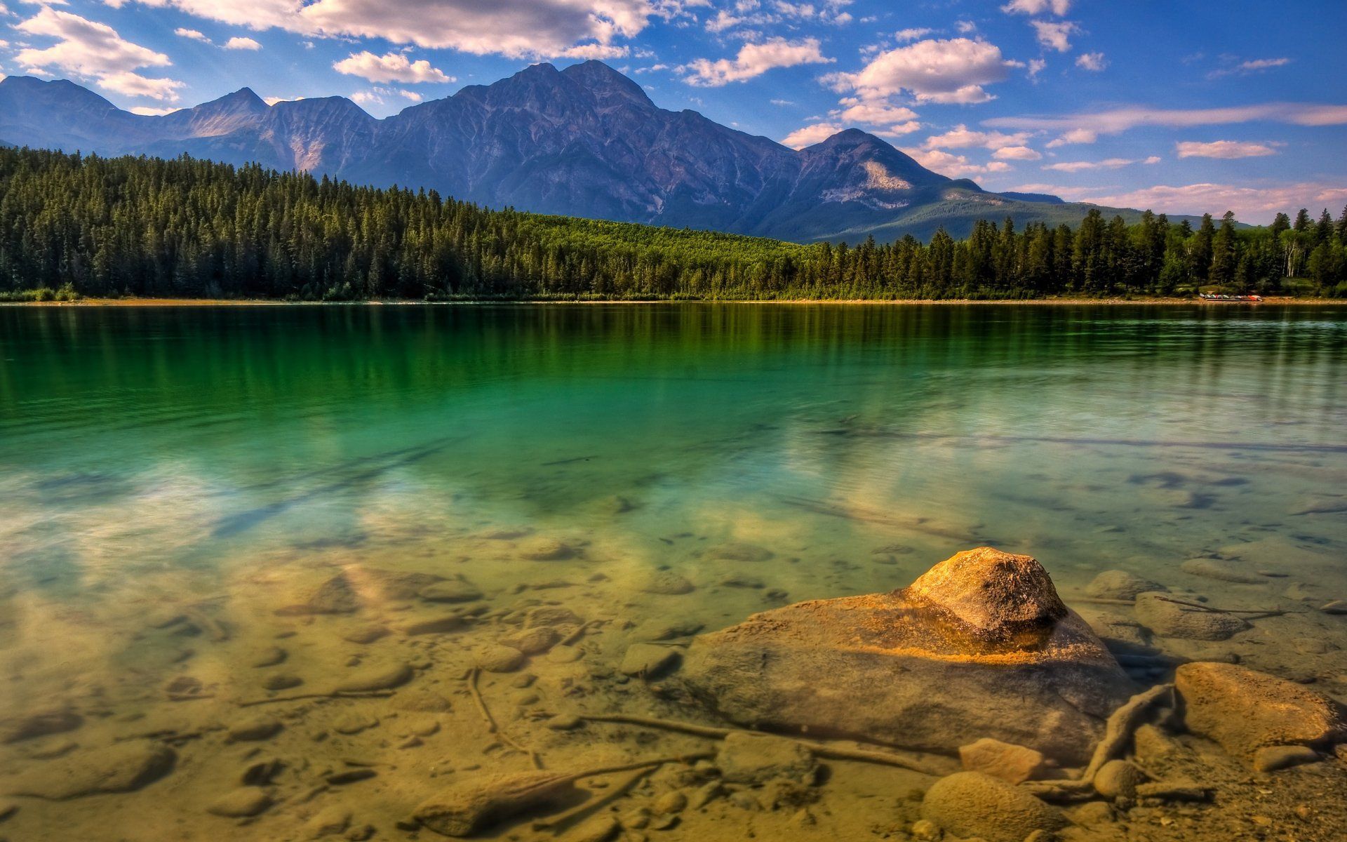 1920x1200 Tranquil Lake Vista HD Wallpaper