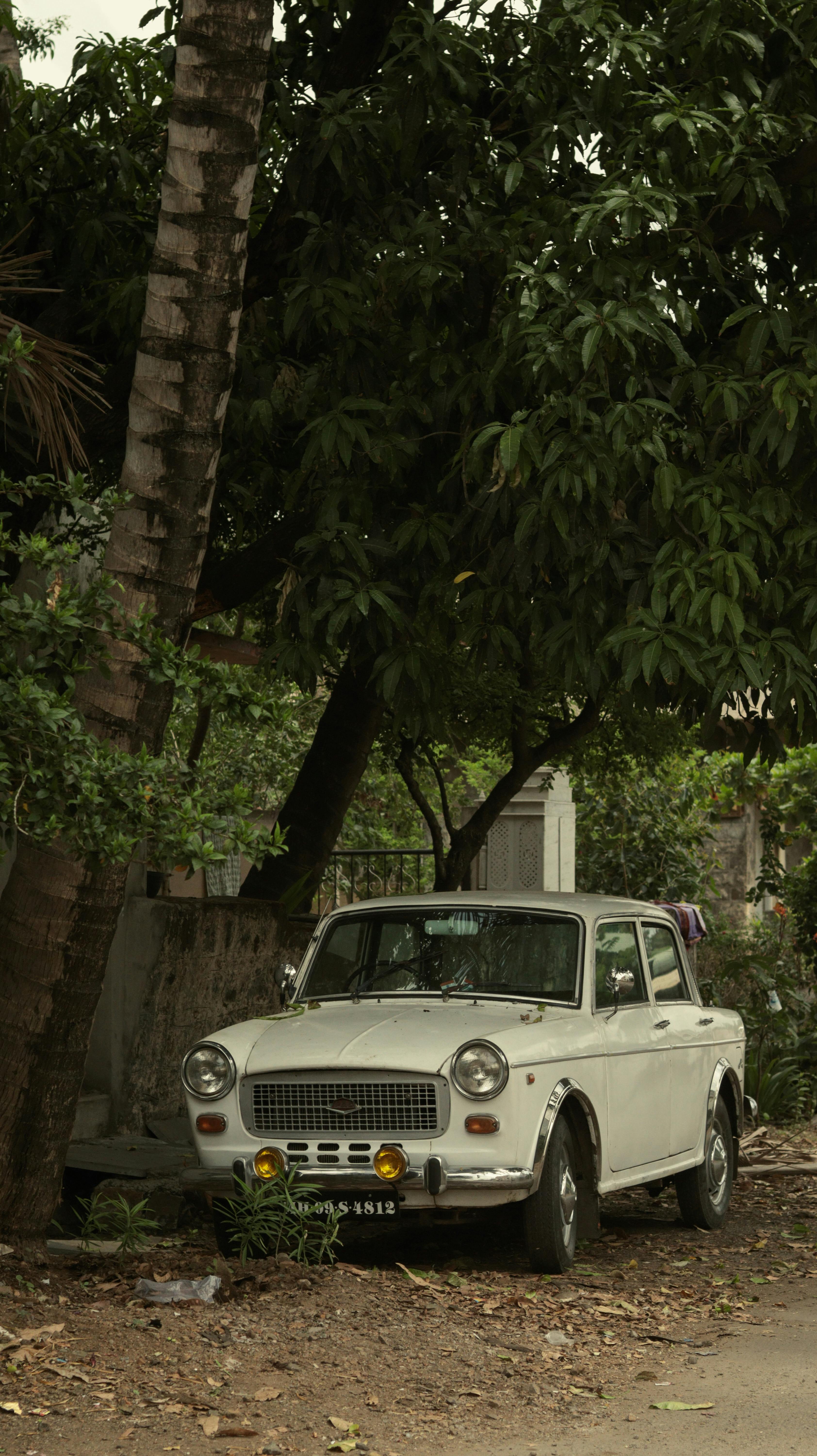 3368x6000 White Retro Car on a Street · Free
