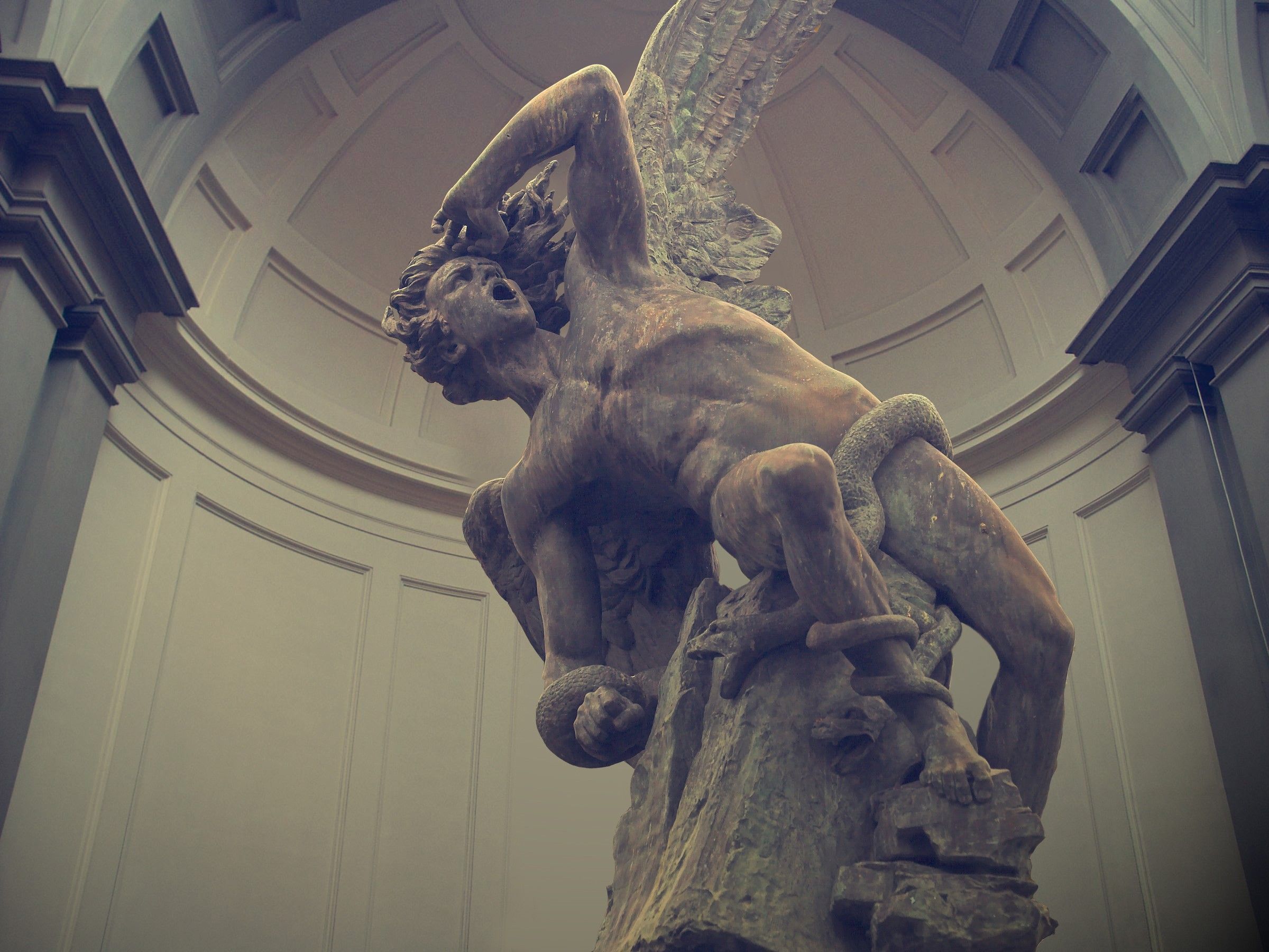 2400x1800 Download Man Made Sculpture HD Wallpaper