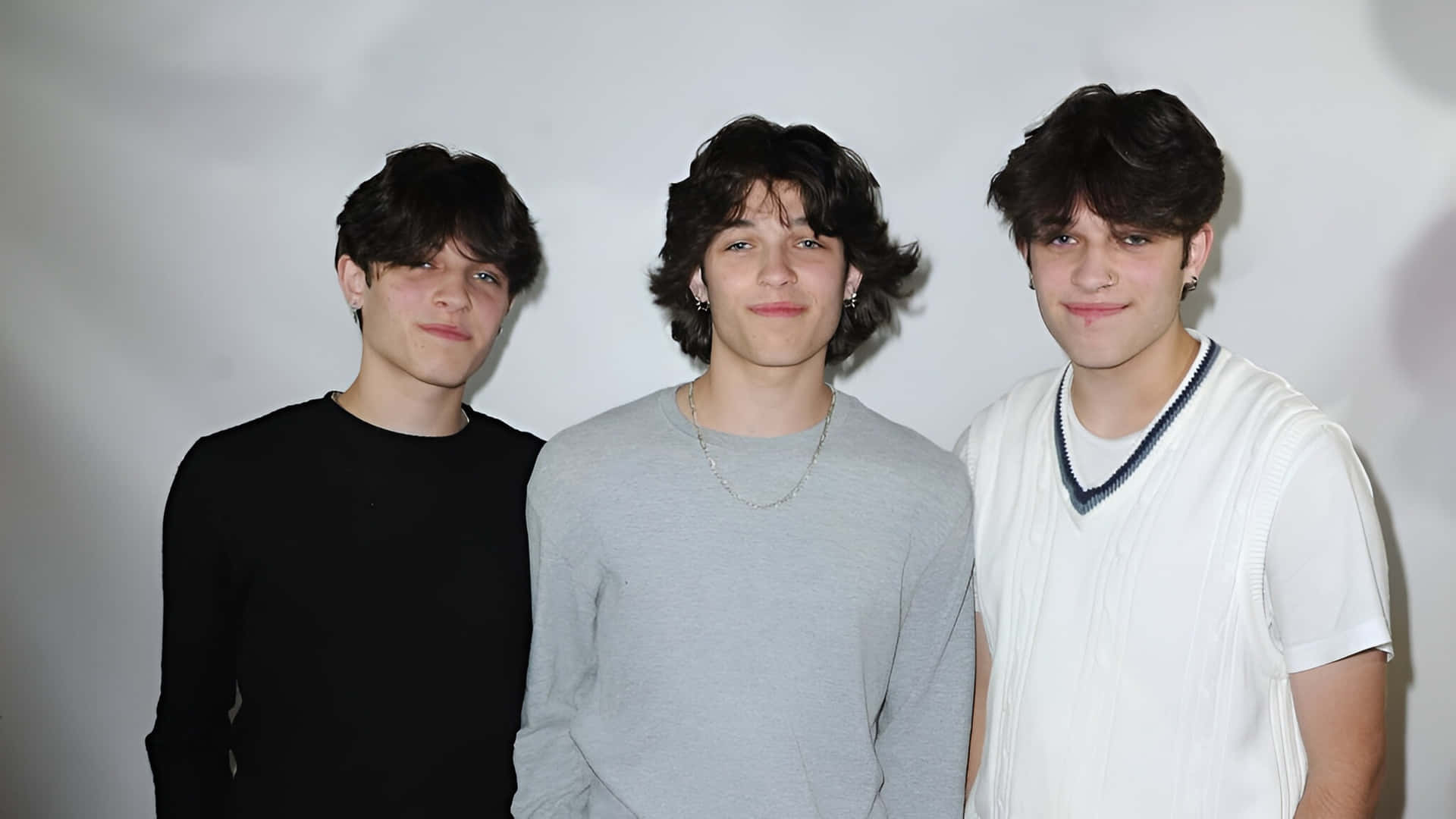 1920x1080 Sturniolo Triplets Wallpaper