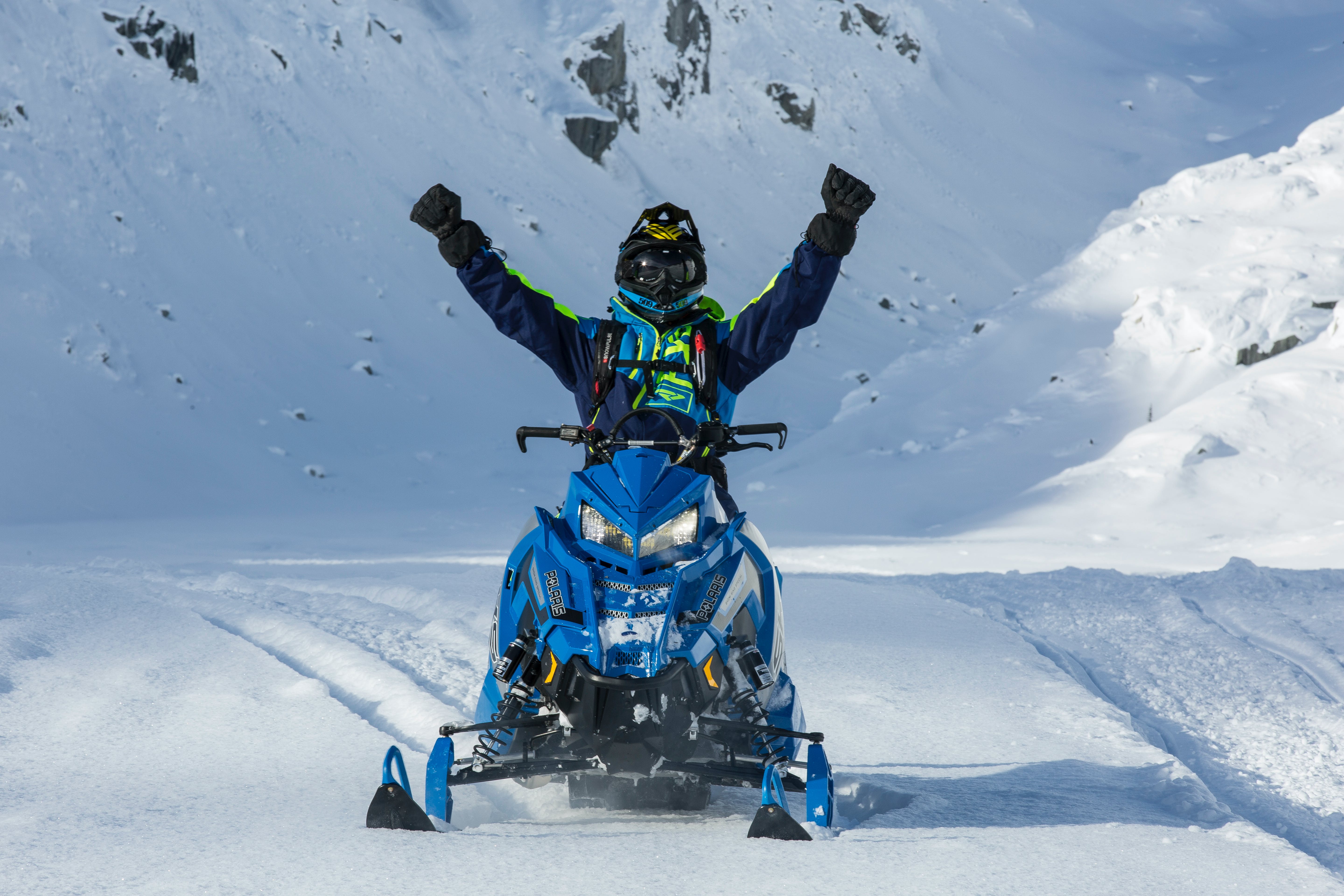 5760x3840 Warm Up For An Awesome Day On Sled