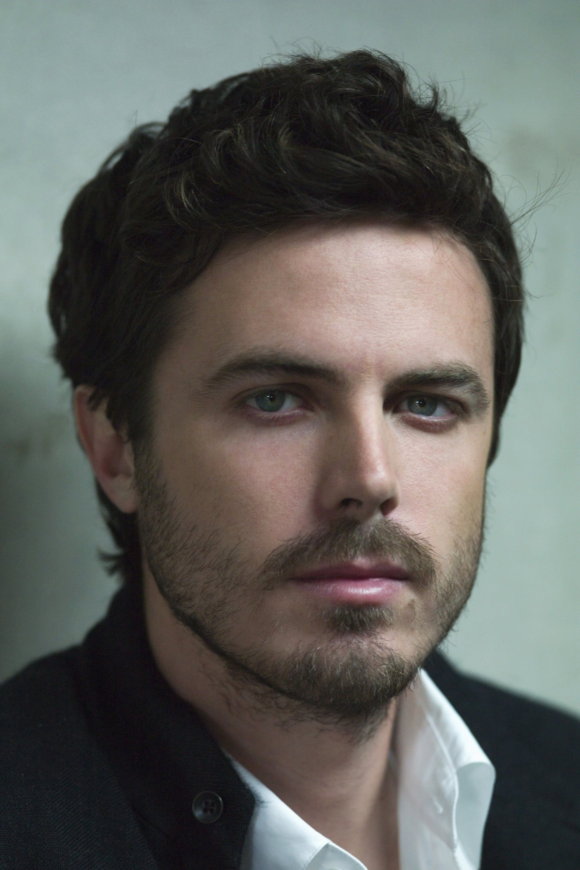 2000x3000 Casey Affleck Wallpaper 28 image