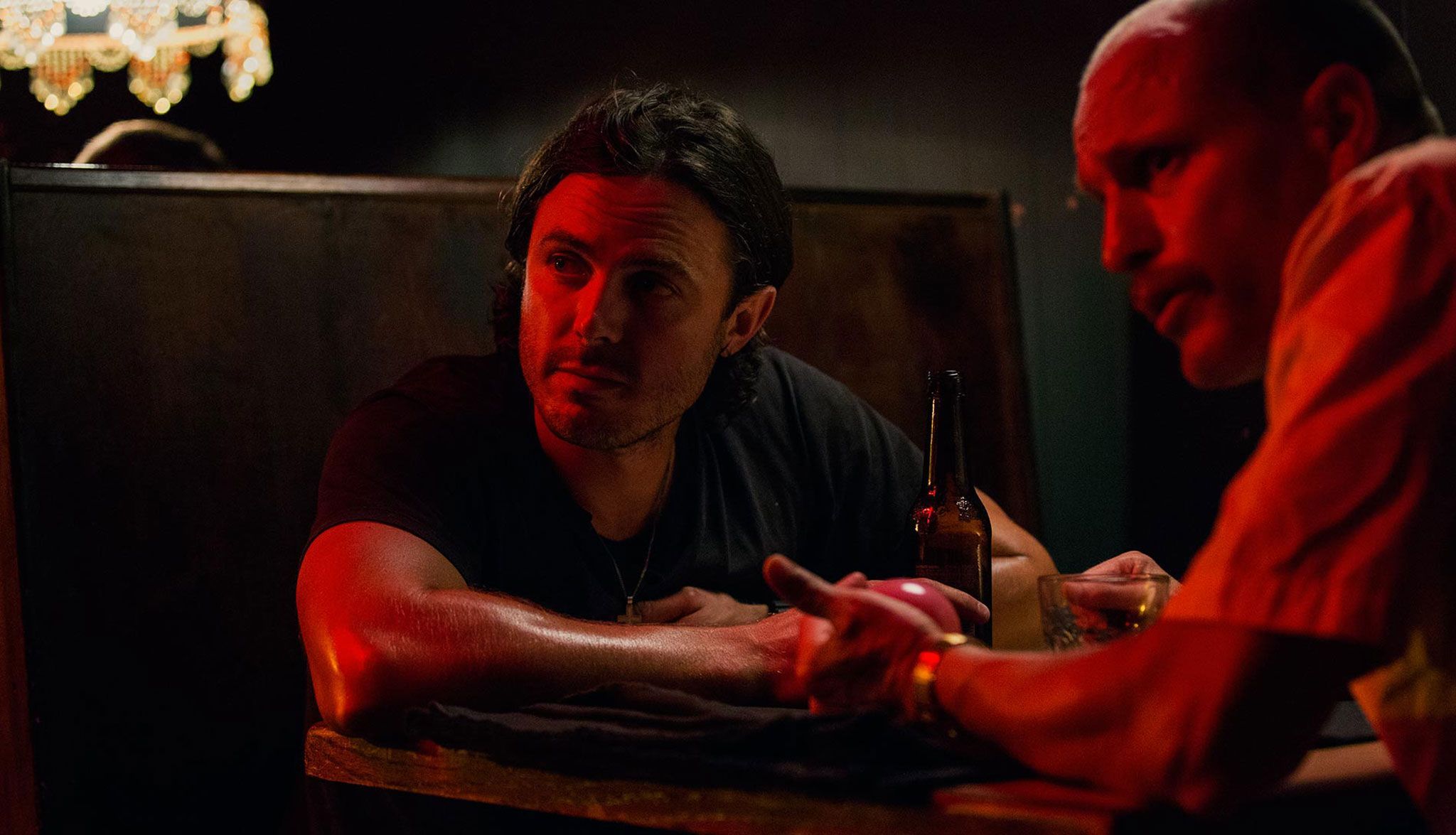 2048x1175 Download Woody Harrelson Casey Affleck