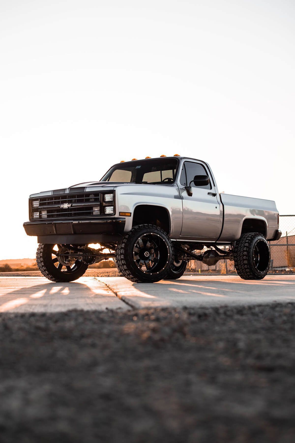 1200x1800 Lifted 1987 Chevy K10 / Silverado V10