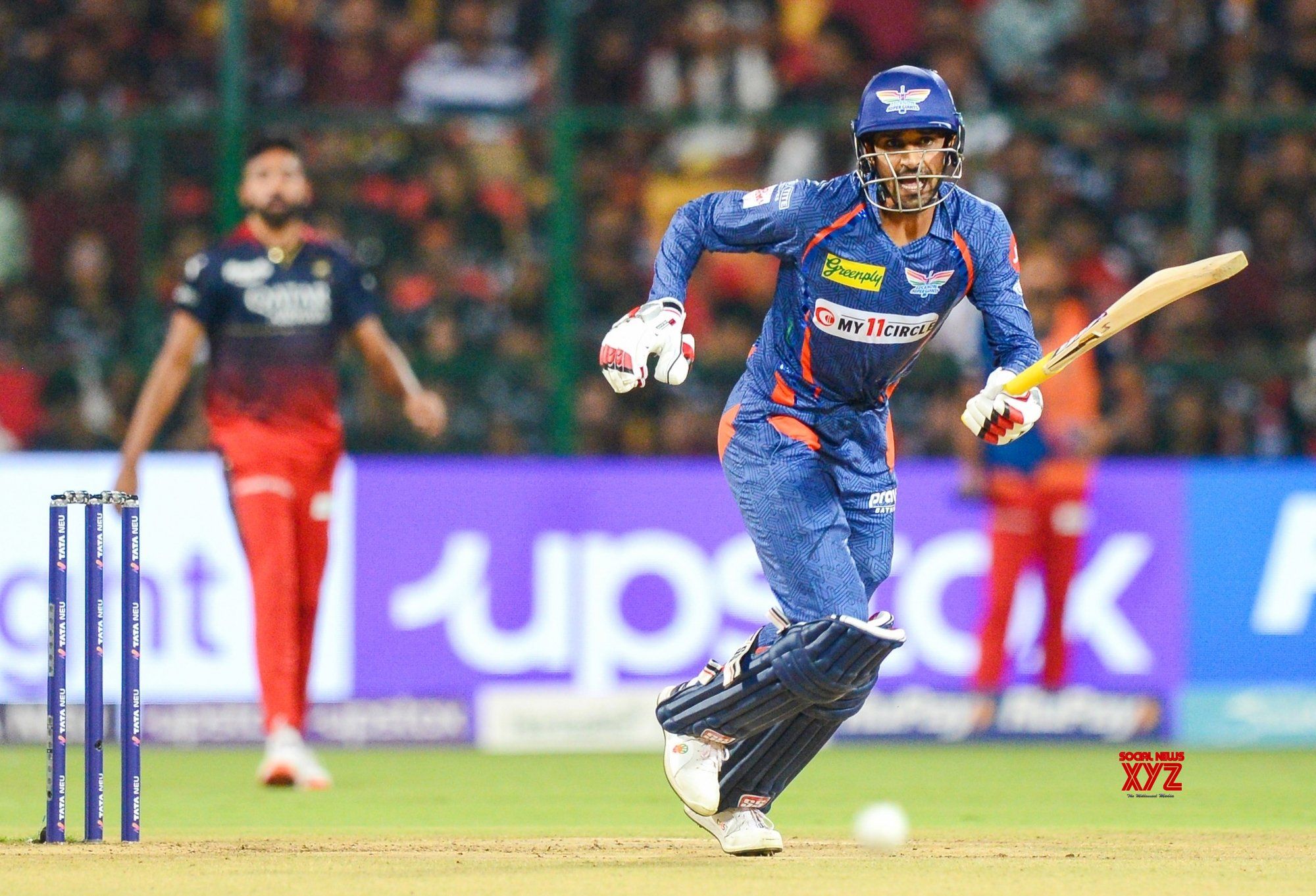 2000x1362 Bengaluru : LSG' Deepak Hooda in action