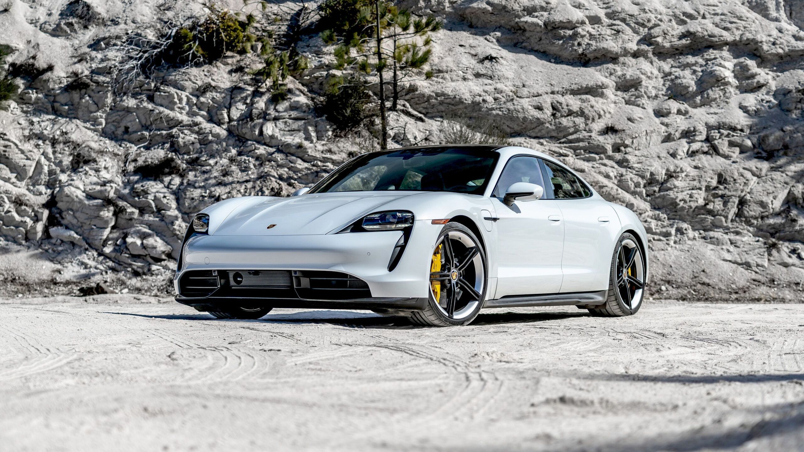 2560x1440 Porsche Taycan Turbo S Wallpaper
