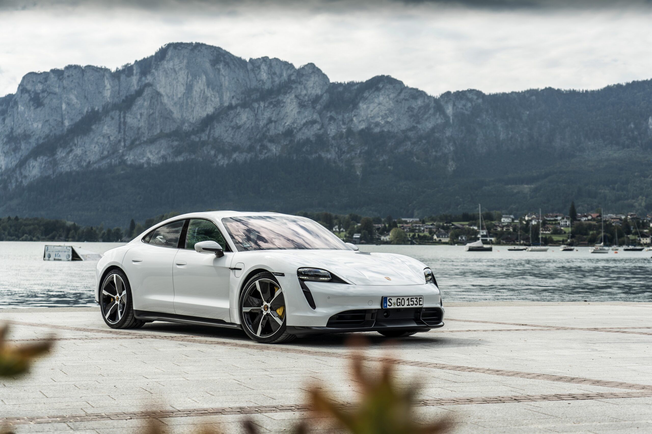 2560x1706 Porsche Taycan Turbo Wallpaper
