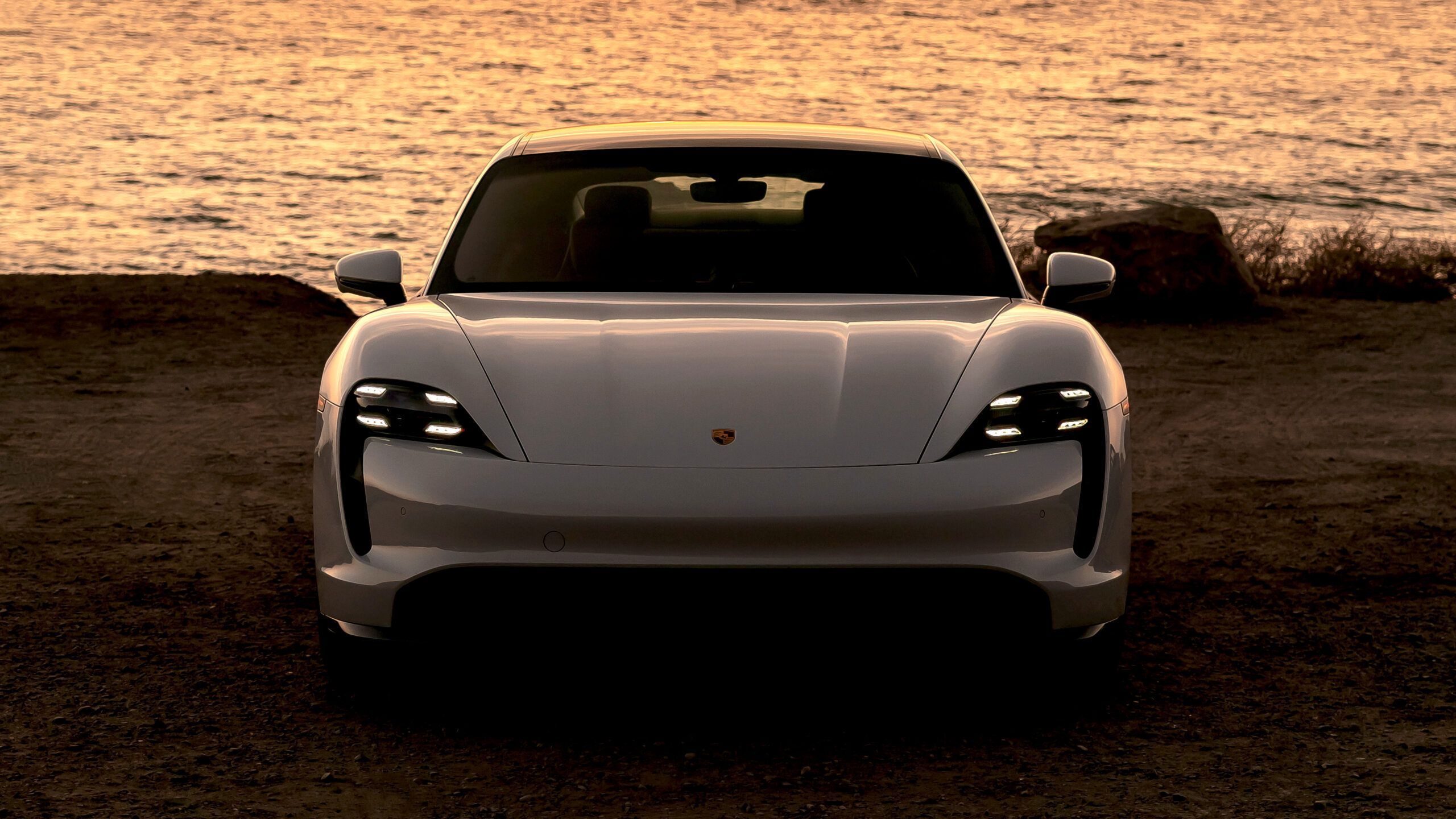 2560x1440 Porsche Taycan Turbo S Wallpaper
