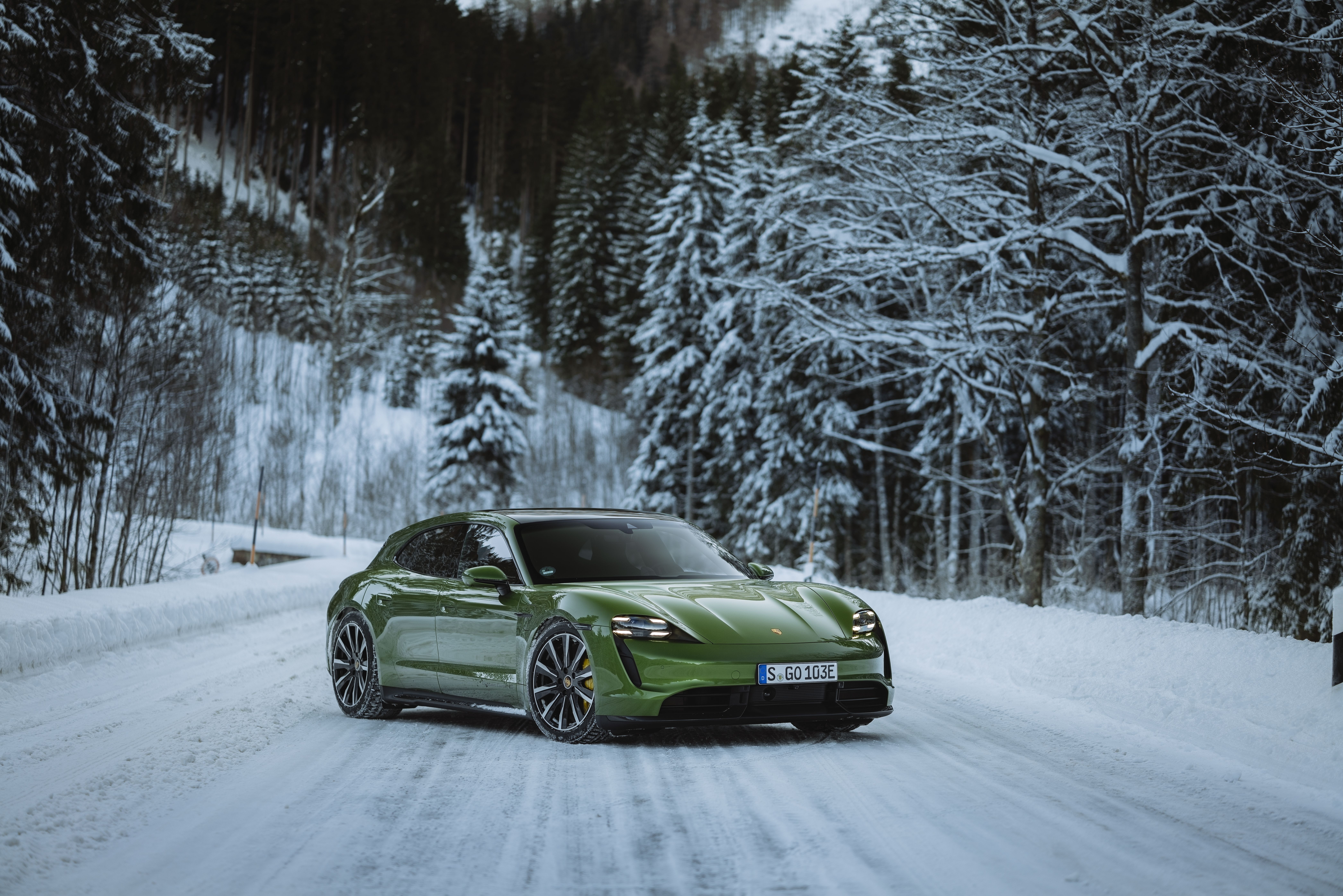 8368x5584 Download Green Car Vehicle Porsche
