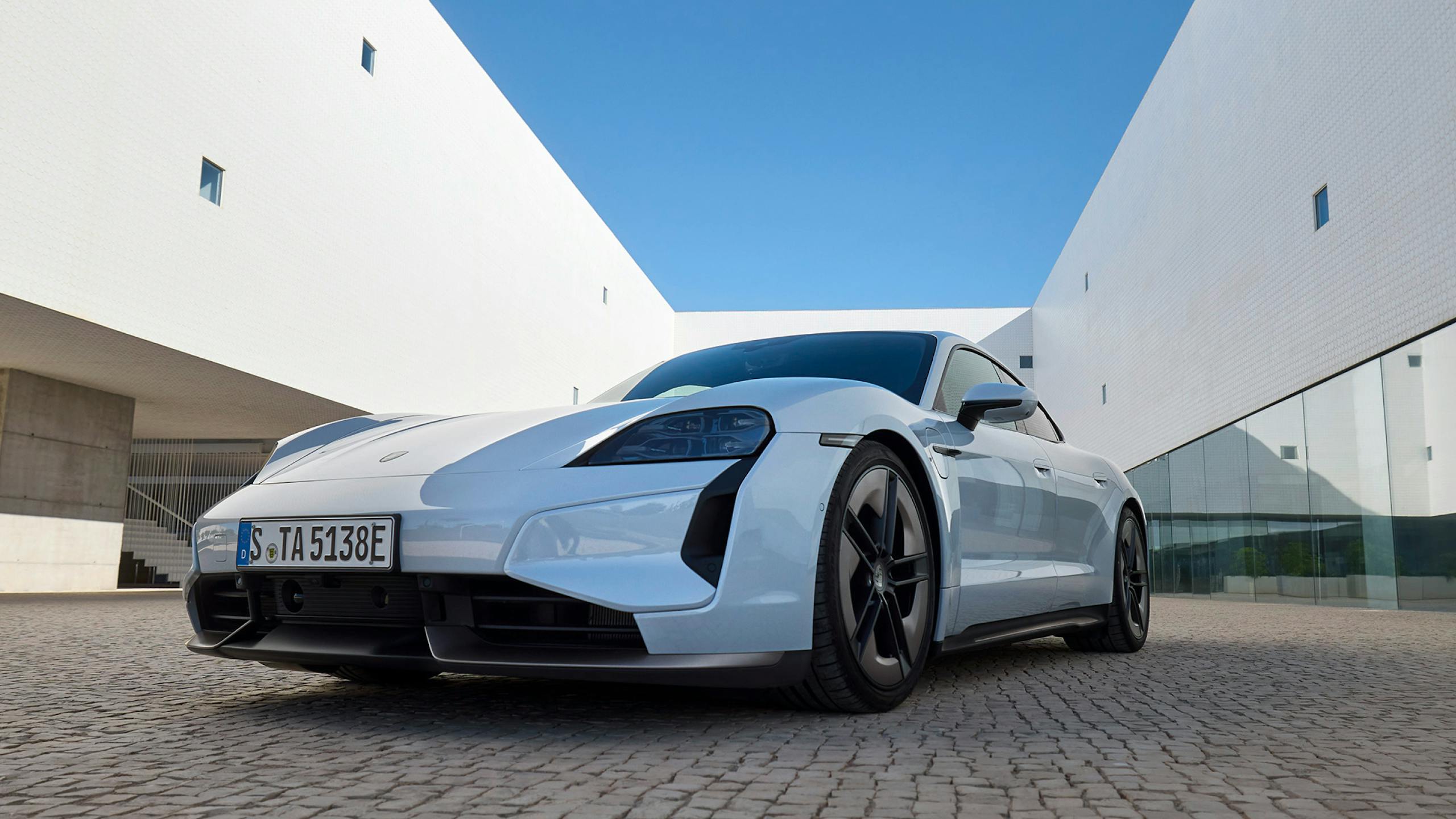 2560x1440 Porsche Taycan Turbo S