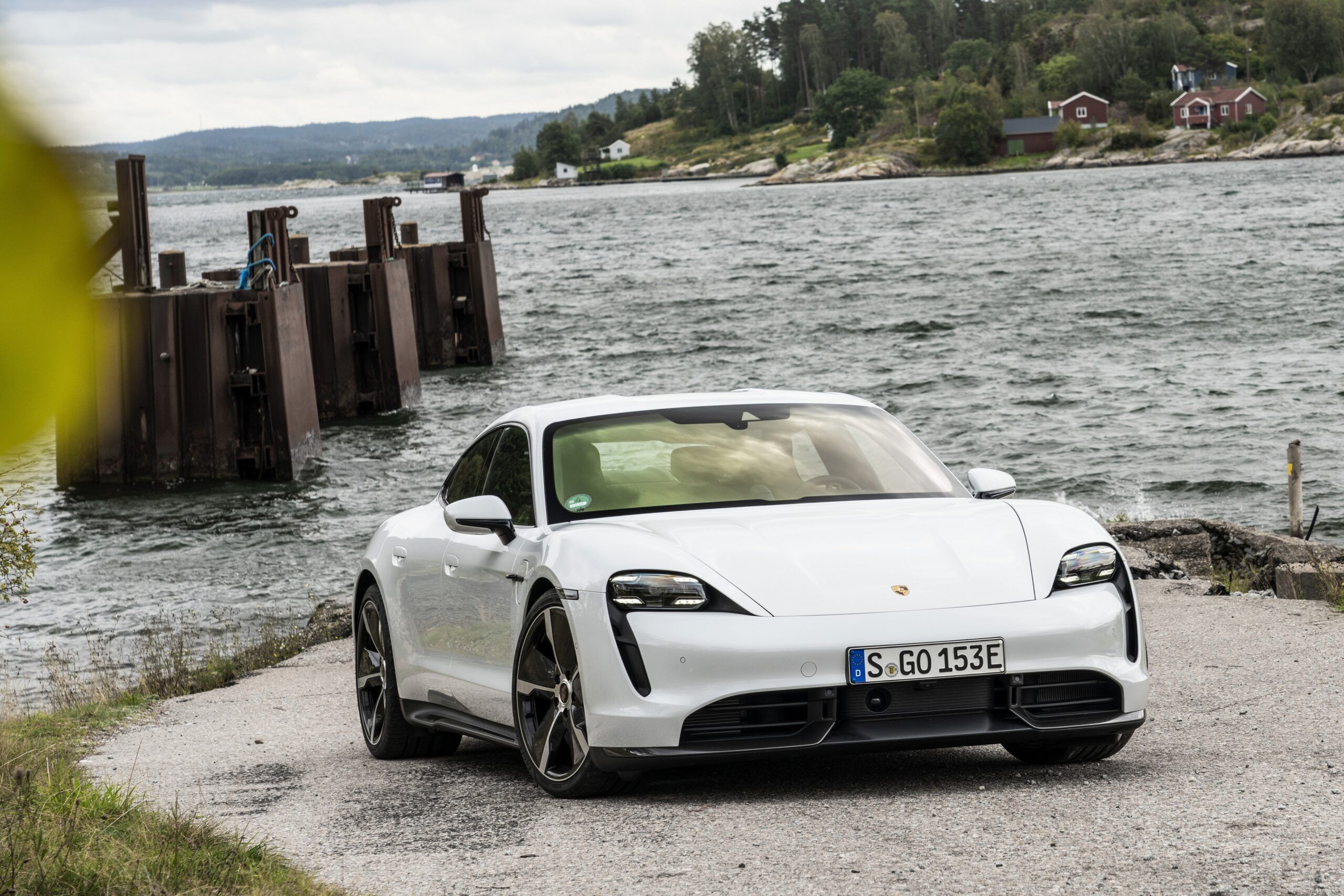 2560x1707 Porsche Taycan Turbo S Wallpaper