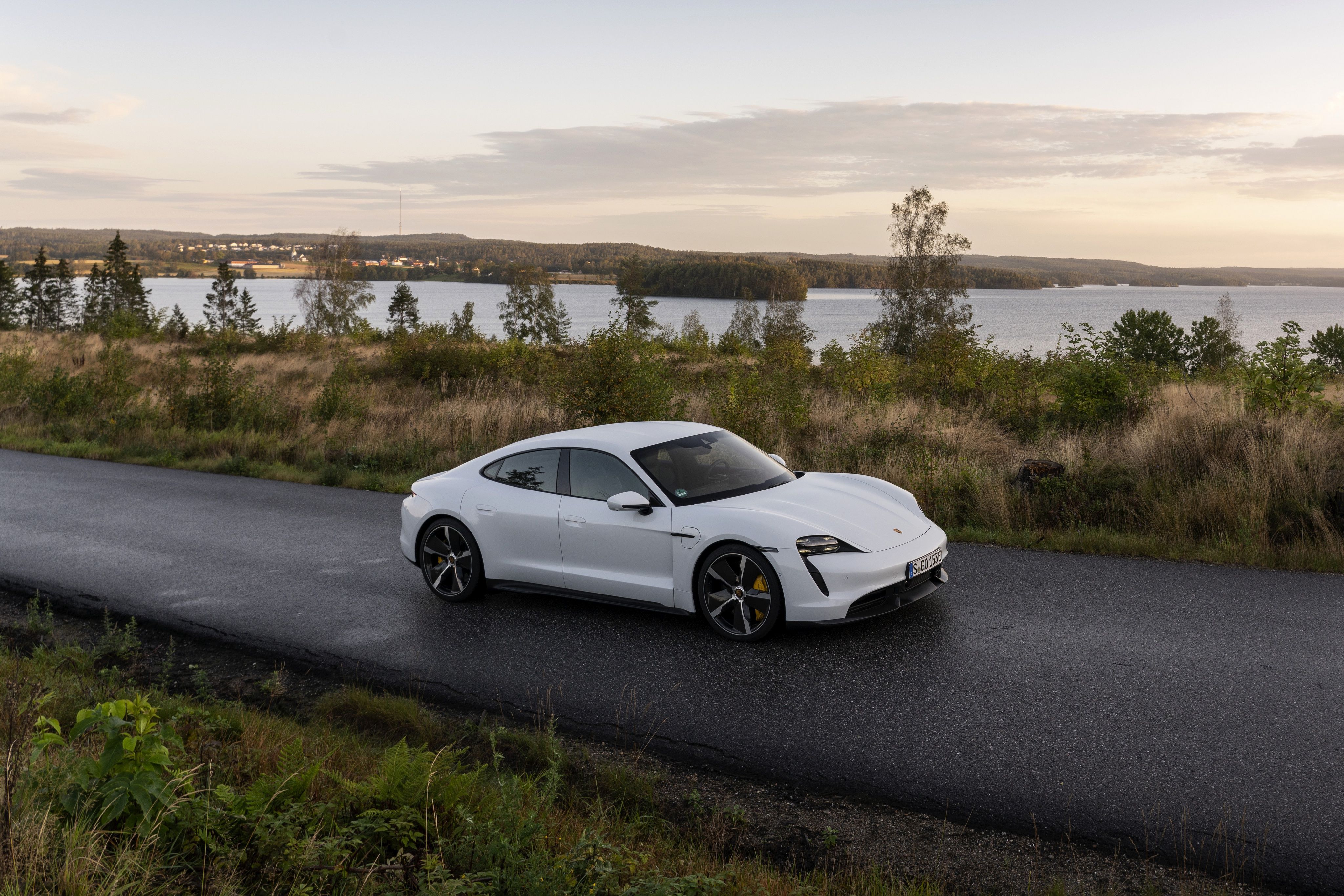 4096x2731 Download White Car Car Porsche Taycan