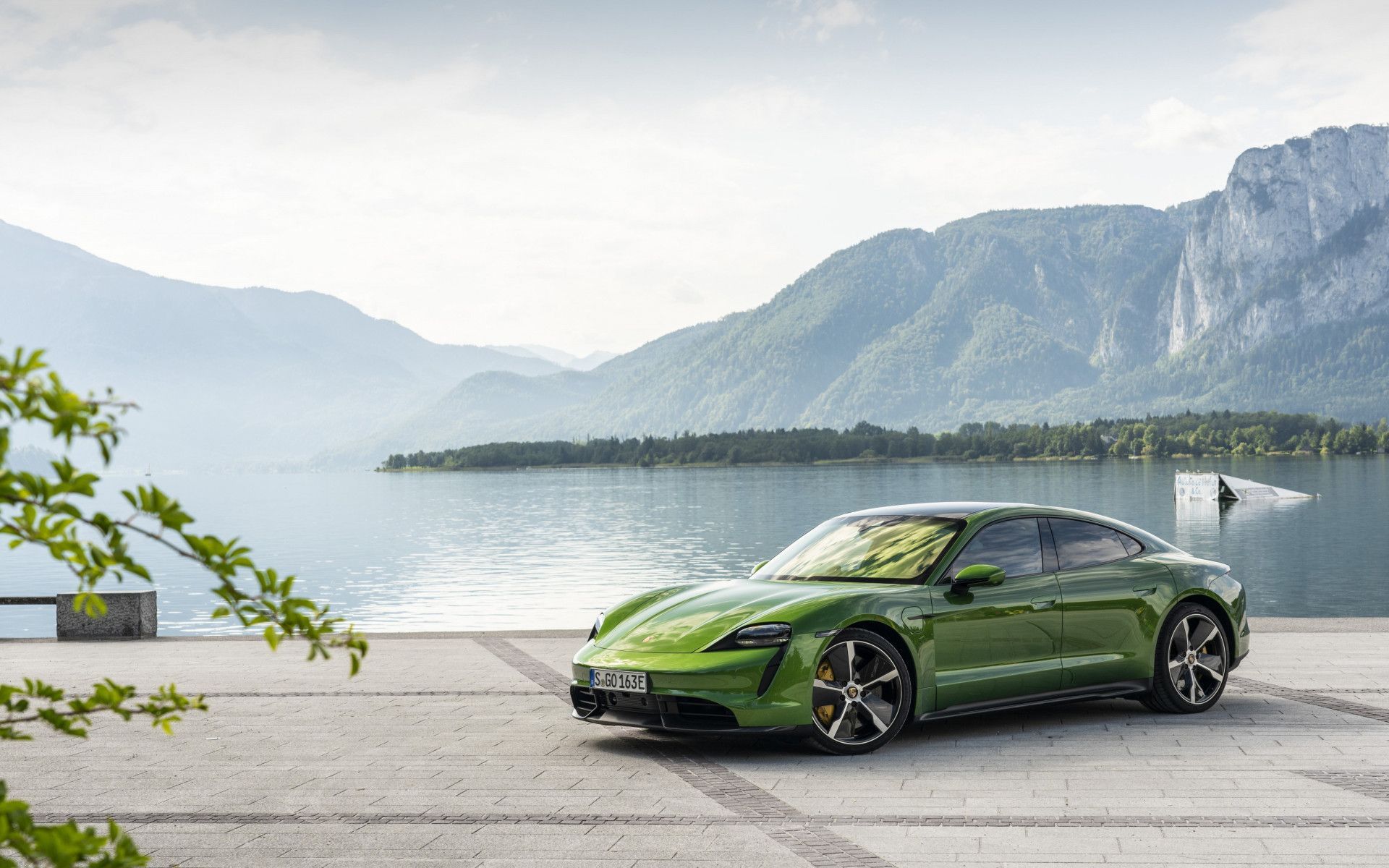 1920x1200 wallpaper: Porsche Taycan Turbo 1440x900