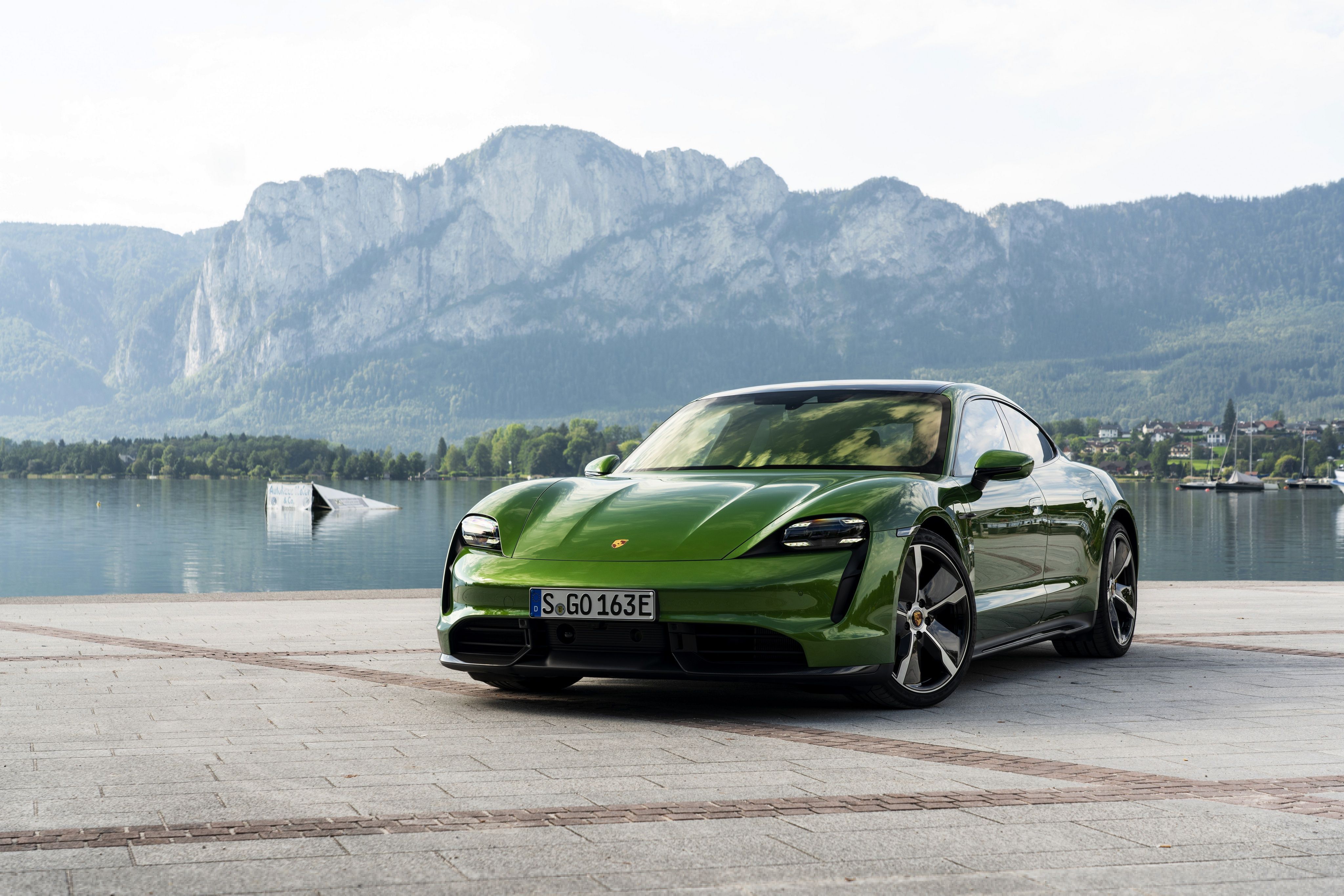 4096x2732 Download Green Car Porsche Taycan