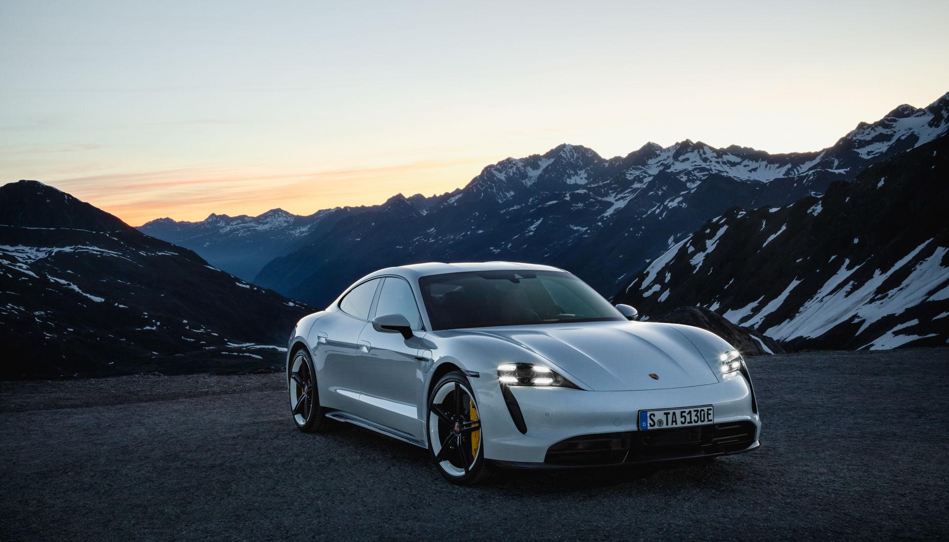 1920x1097 Porsche Taycan Turbo S 2019 Wallpaper