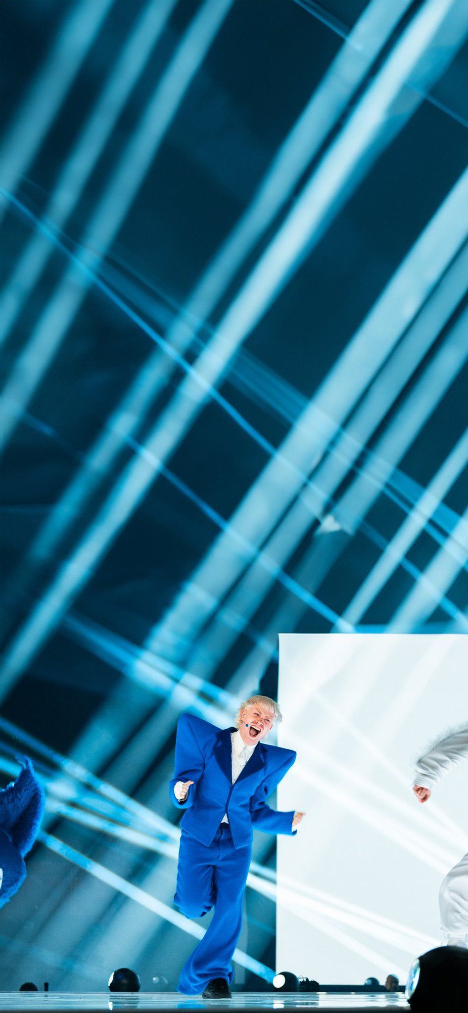 946x2048 Eurovision #Joost #Klein repetition