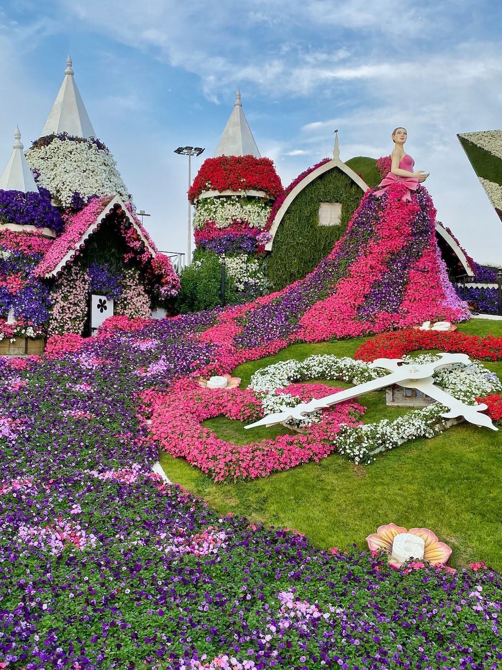 1000x1333 Dubai Miracle Garden Wallpaper