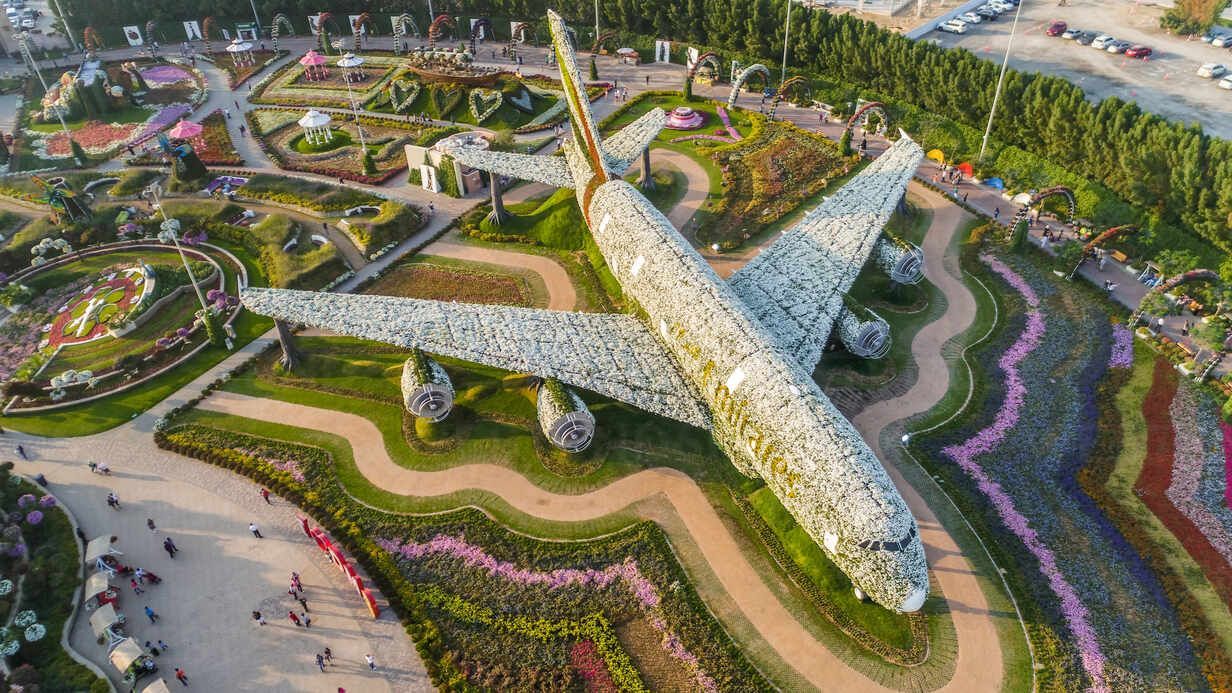 1232x693 unusual colorful Dubai Miracle Garden