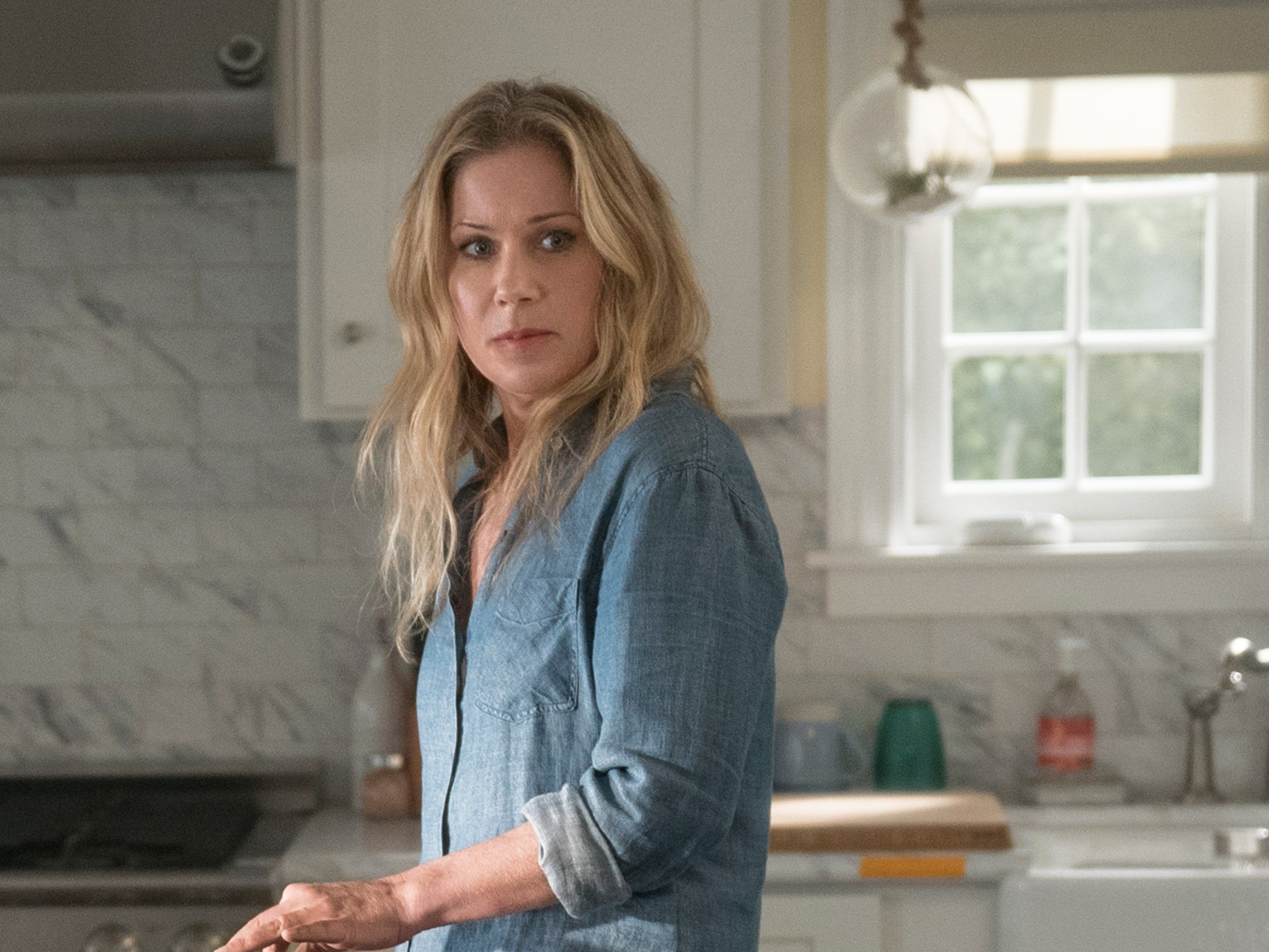 3200x2400 Christina Applegate on Coming to Life
