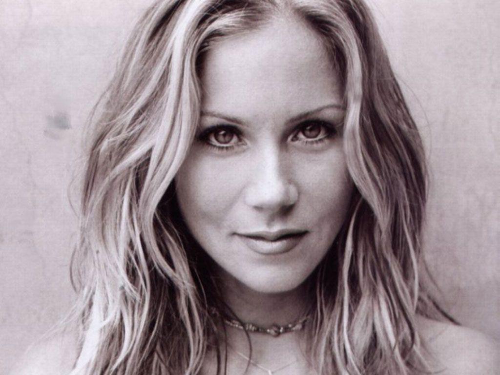 1024x768 Christina Applegate Wallpaper