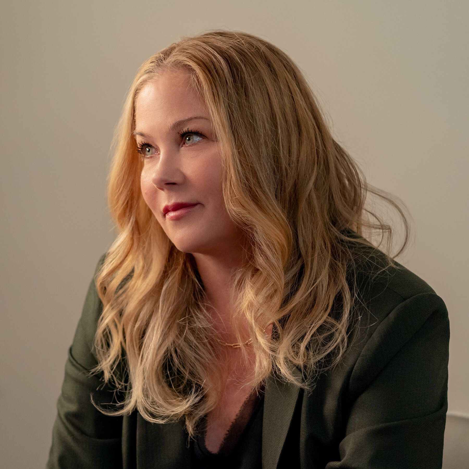 1800x1800 Christina Applegate Pours One Out