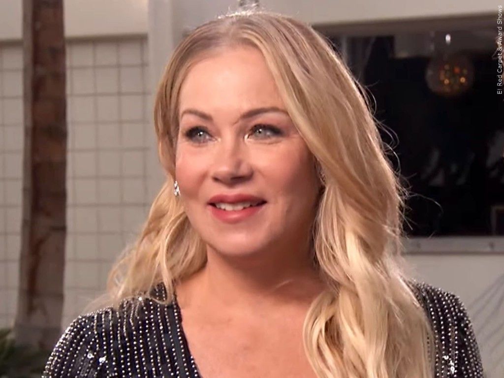 1024x768 Christina Applegate reveals she has