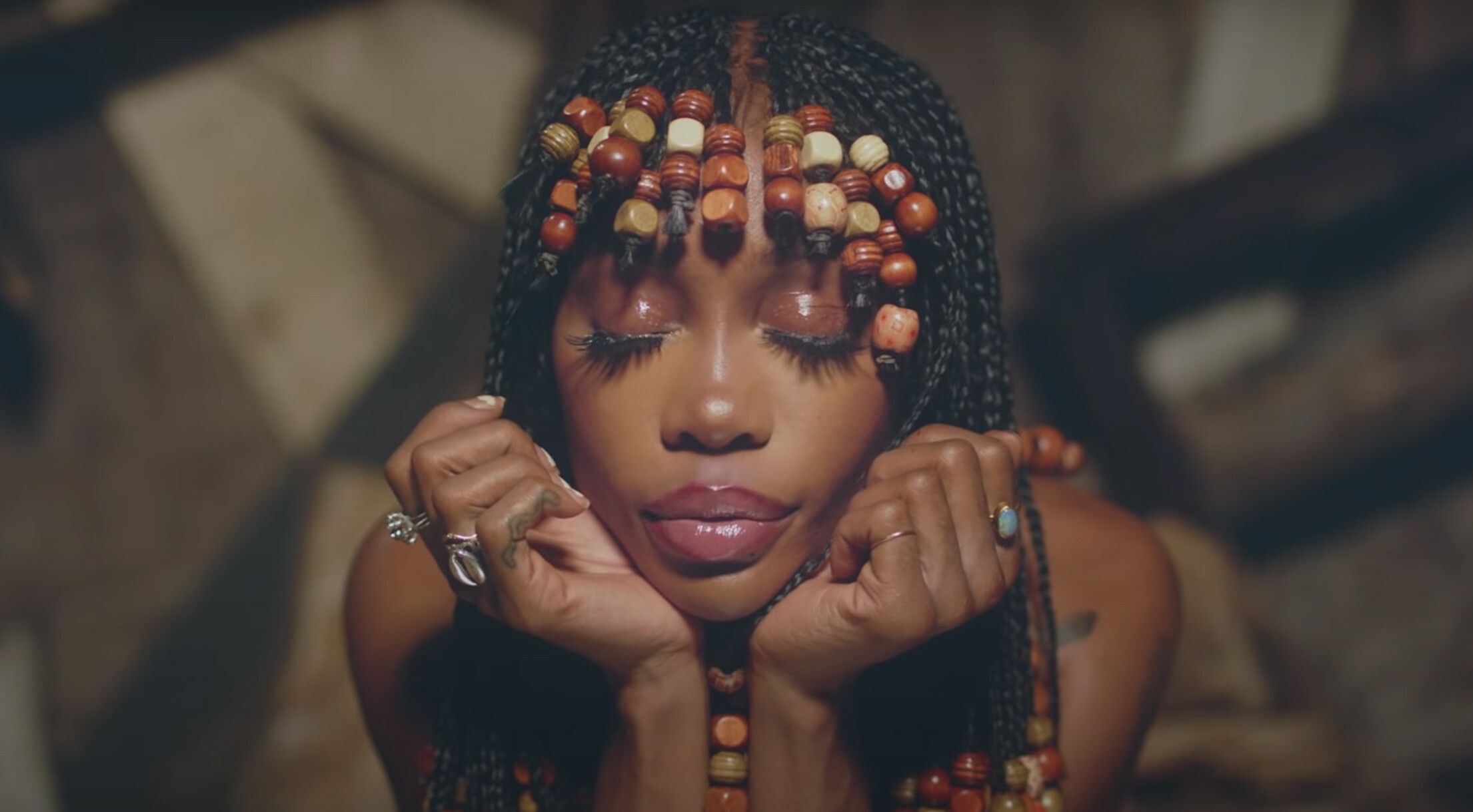 2210x1220 SZA Wallpaper