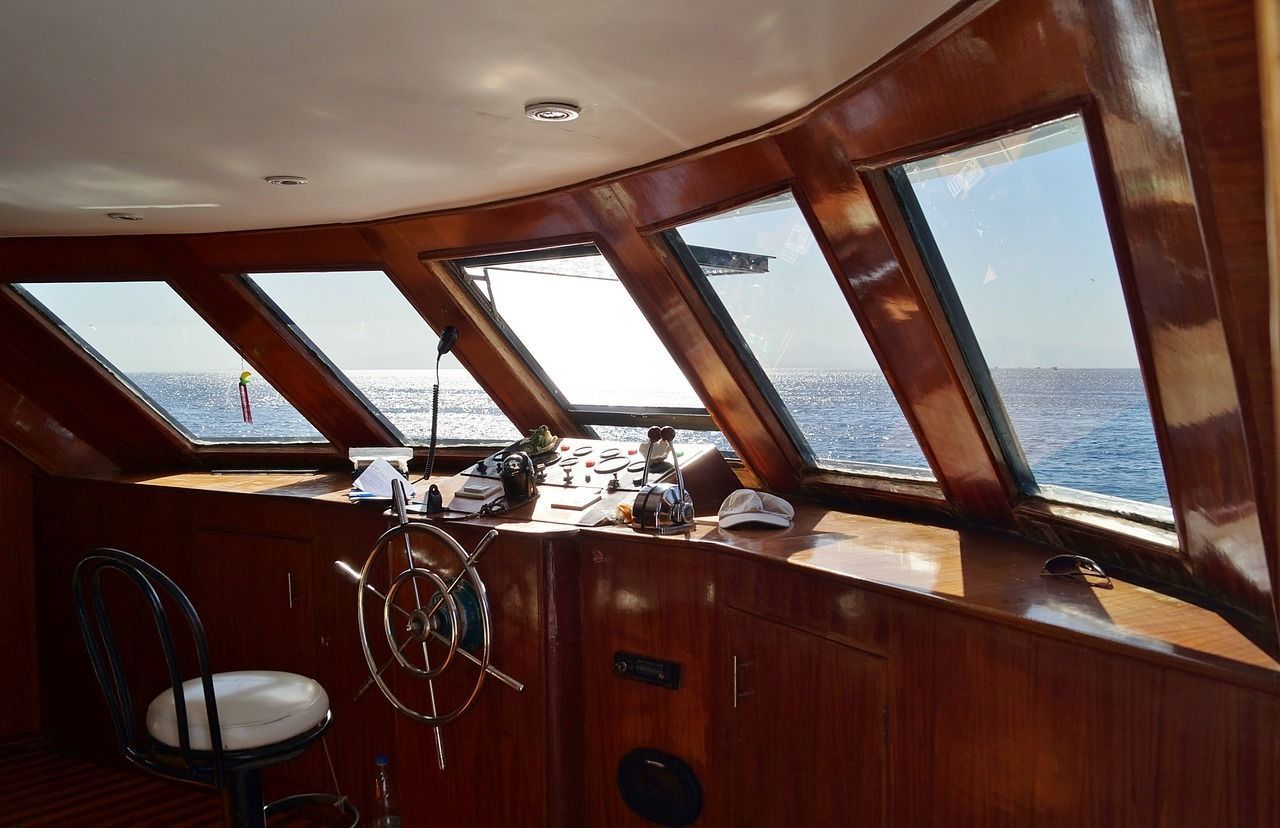 1280x828 Cabin, ship, rudder, sea, the bridge