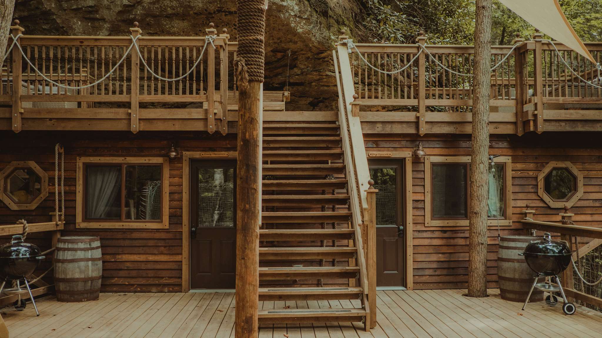 2048x1152 Pirate Ship Cliff House River