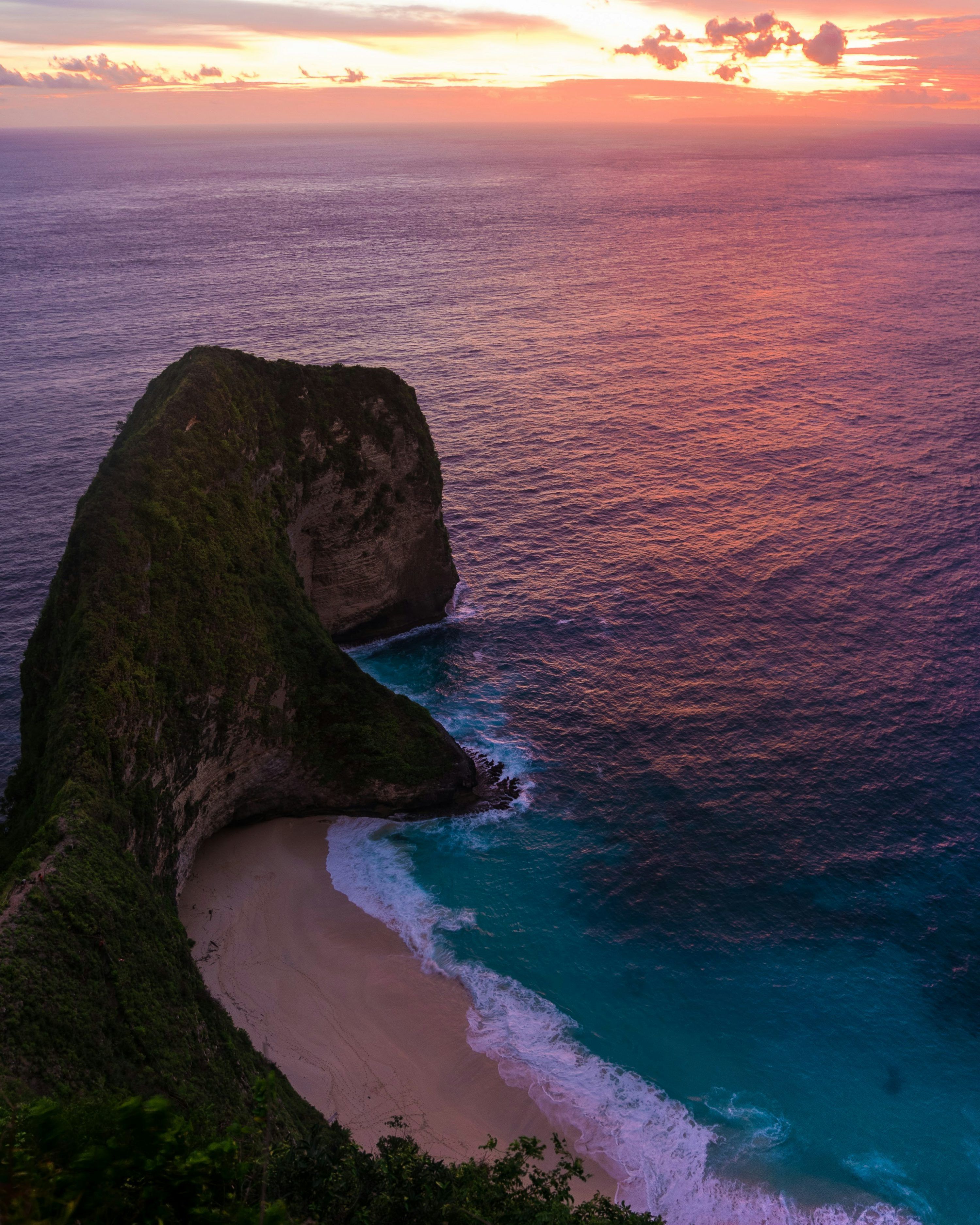 3000x3750 Kelingking Beach Picture. Download