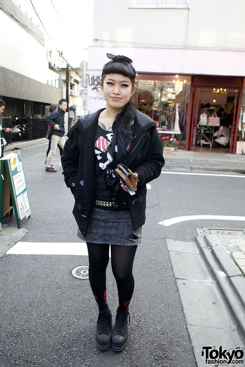 853x1280 Nadia Staffer with Tattoo & Skull T
