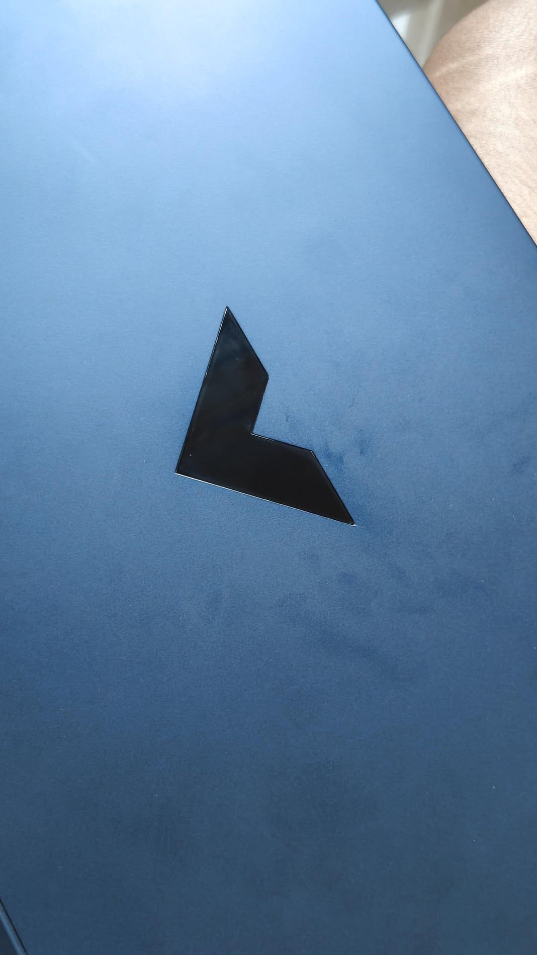 1080x1920 Dechromed the VICTUS LOGO on my laptop