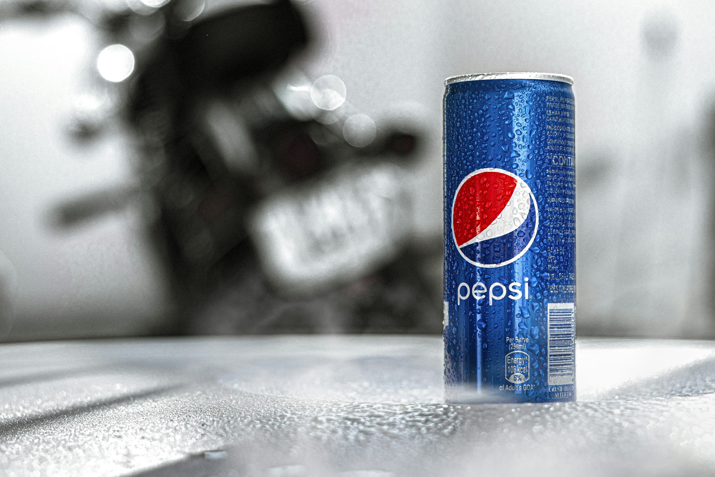 3000x2000 Pepsi can on gray table photo