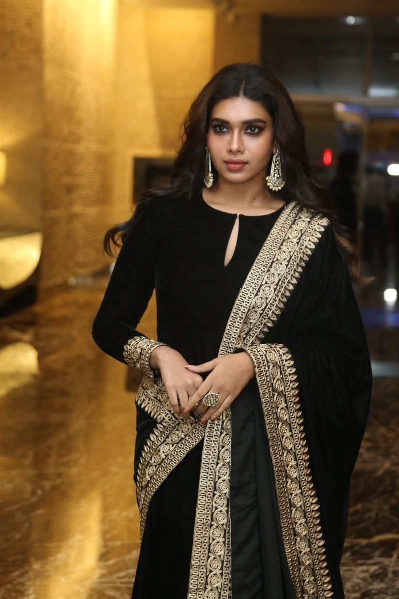 800x1200 Raayan Movie Actress Dushara Vijayan