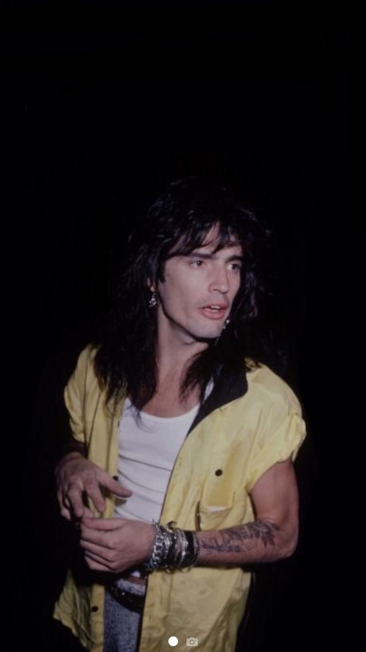 750x1334 Tommy Lee Wallpaper