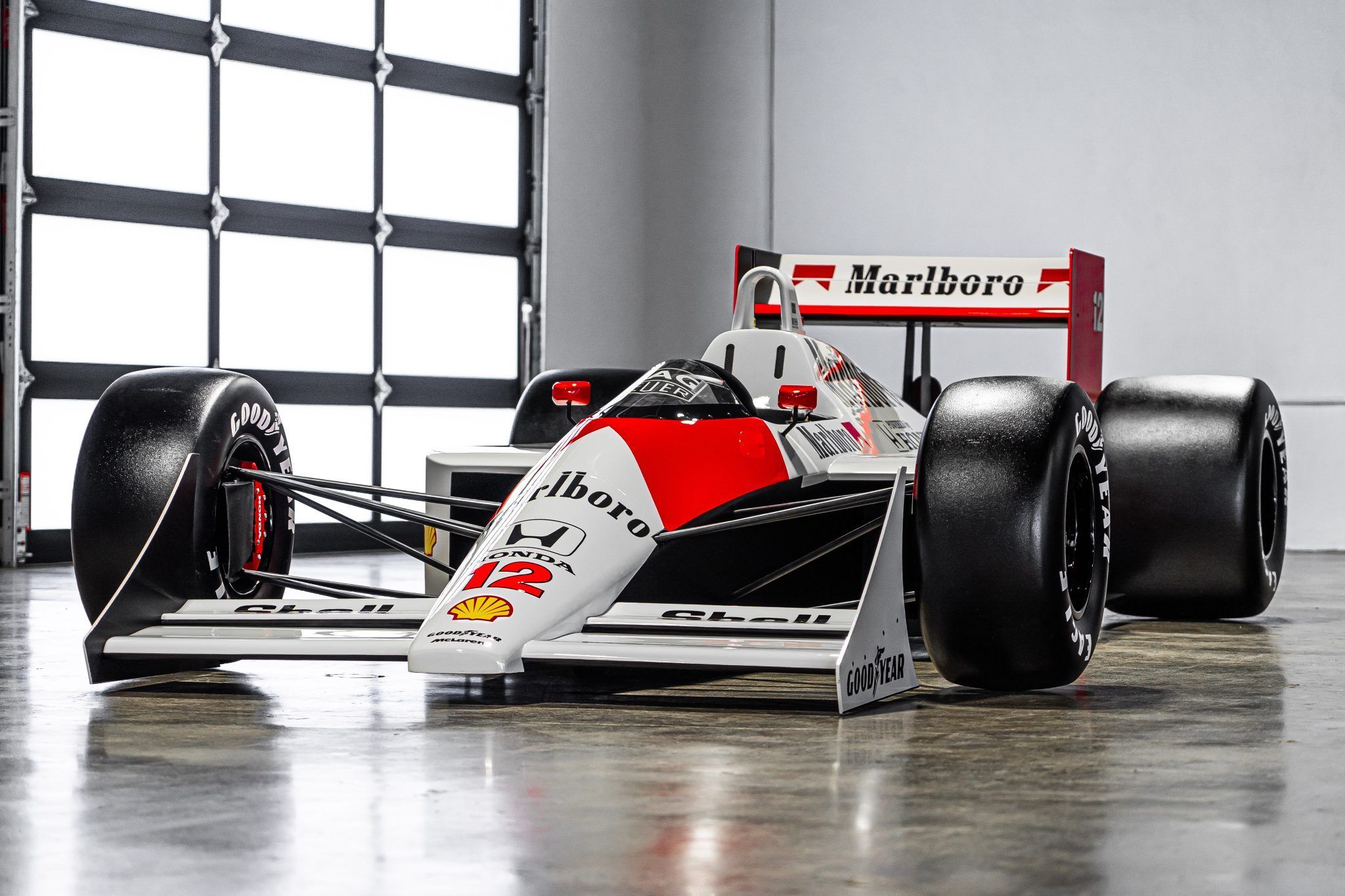 2048x1365 1:1 Scale McLaren MP4 4 Display Model