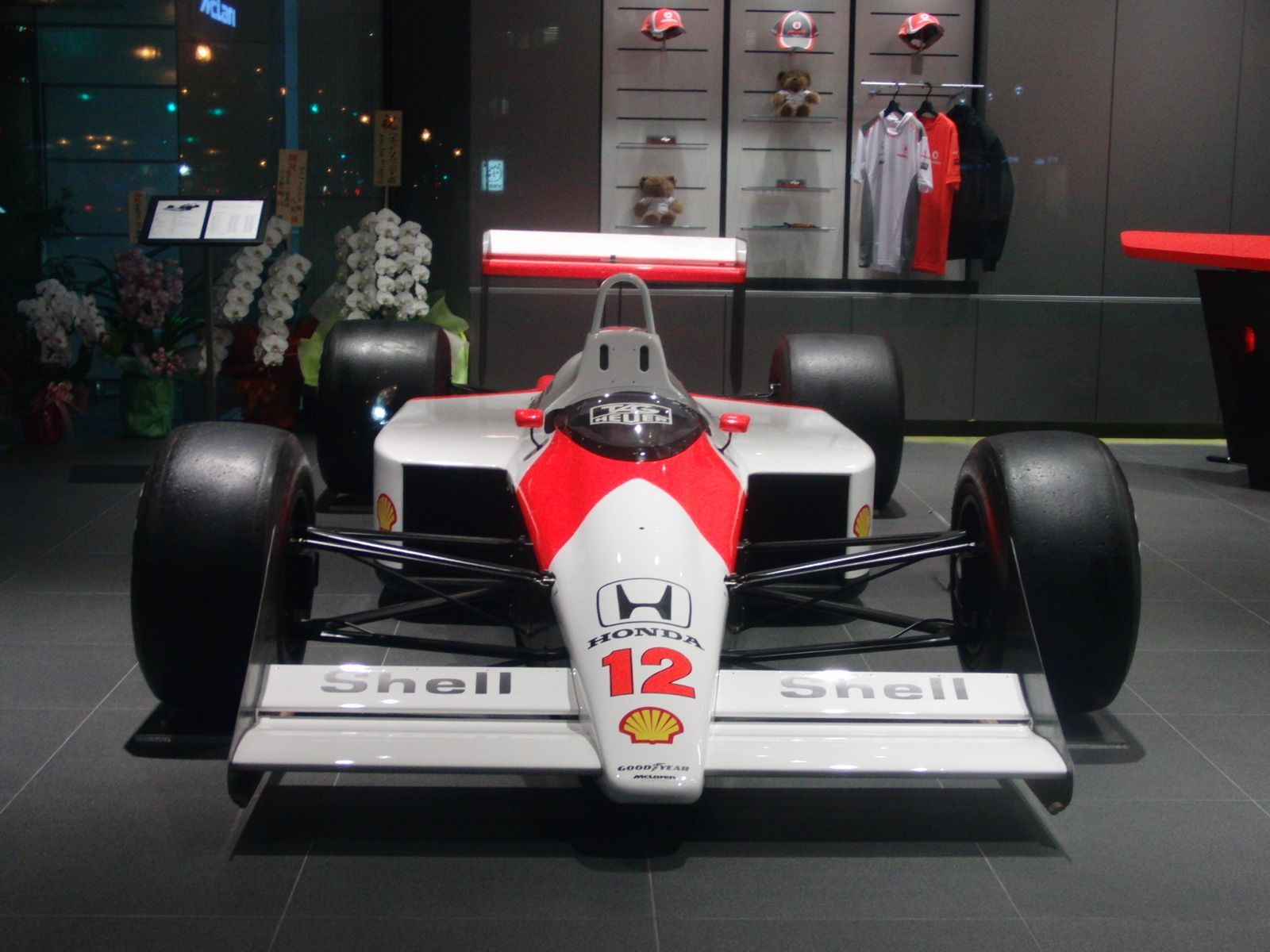 1600x1200 McLaren MP4 4