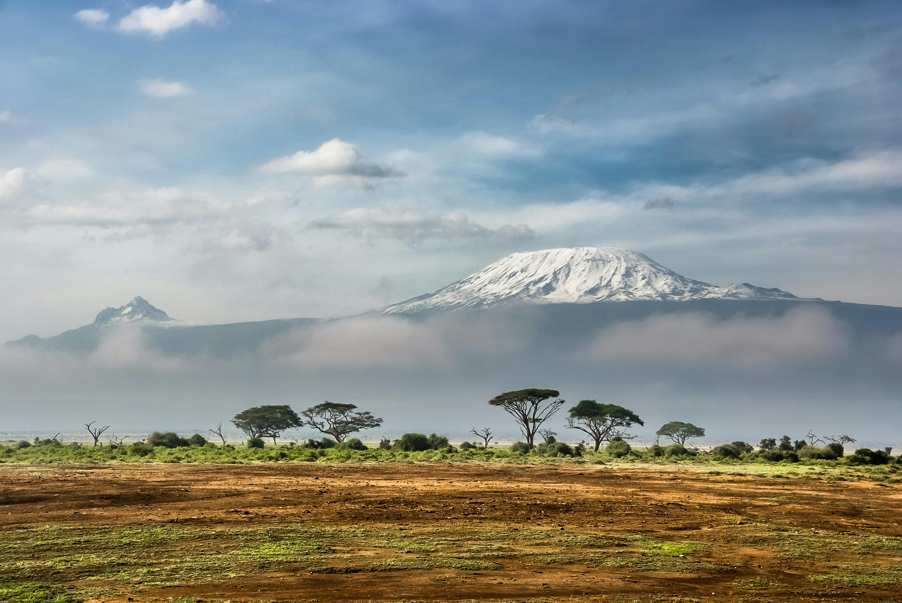 3043x2036 Mount Kilimanjaro in Tanzania · Free