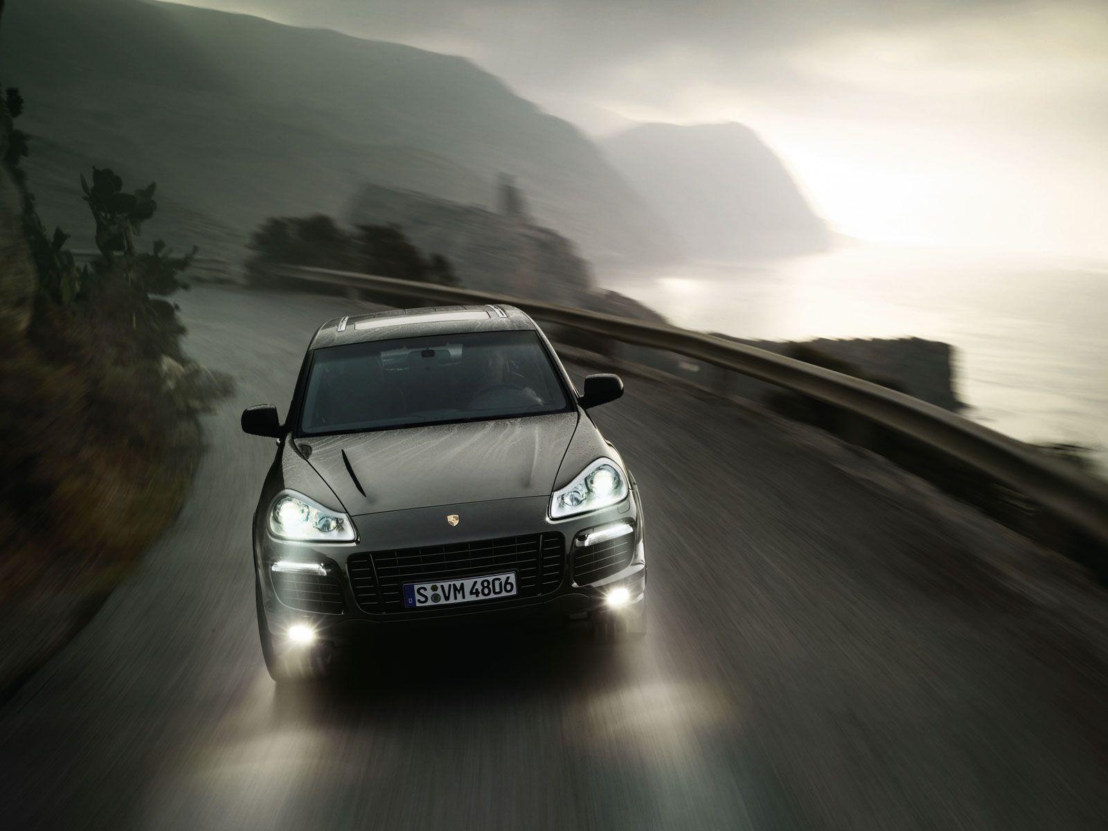 1600x1200 Porsche Cayenne Turbo Wallpaper