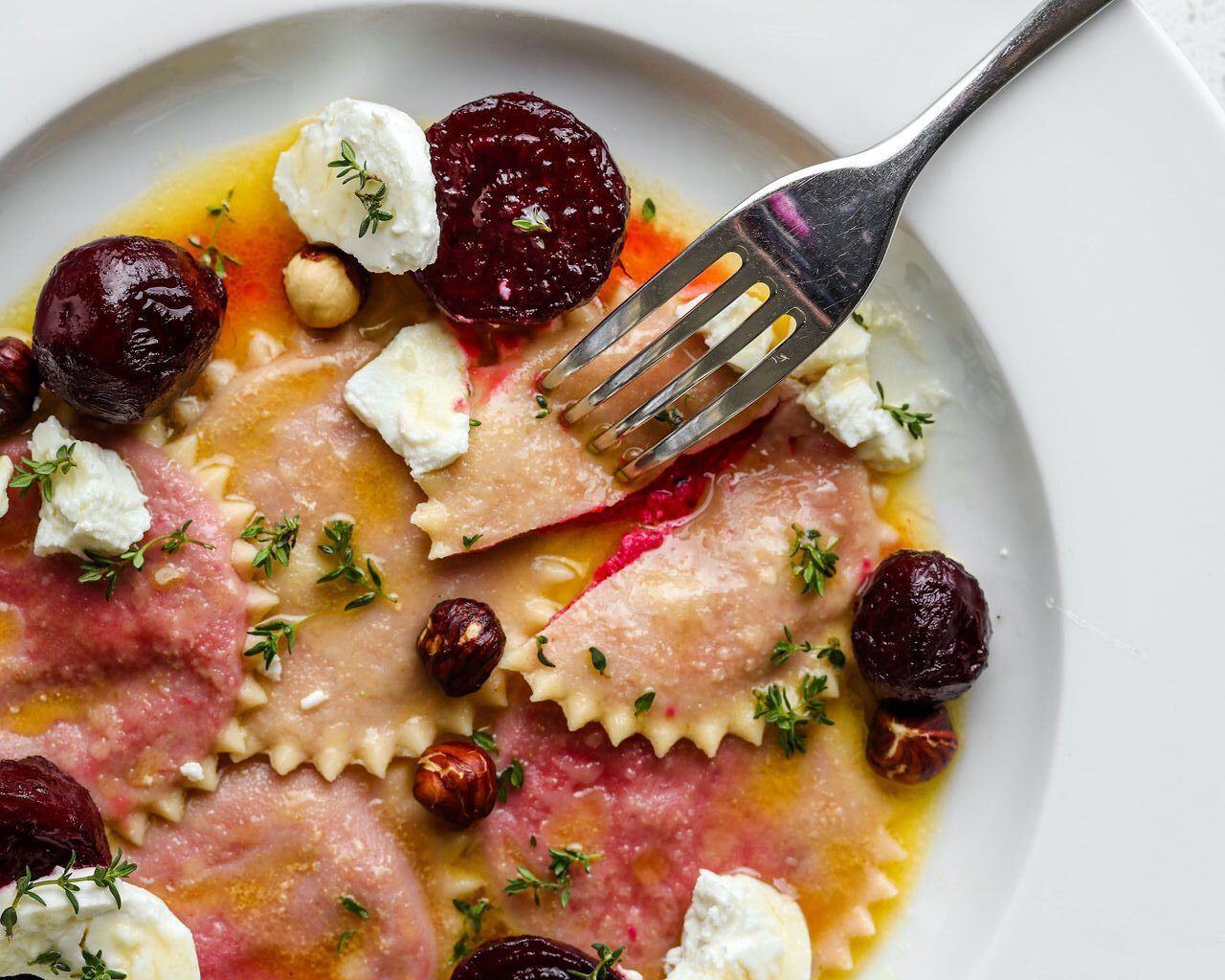 1280x1024 Beetroot, Goat Cheese, and Hazelnut
