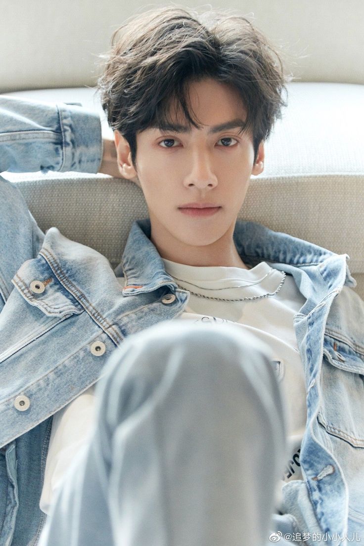 736x1104 hourly luo yunxi on Twitter